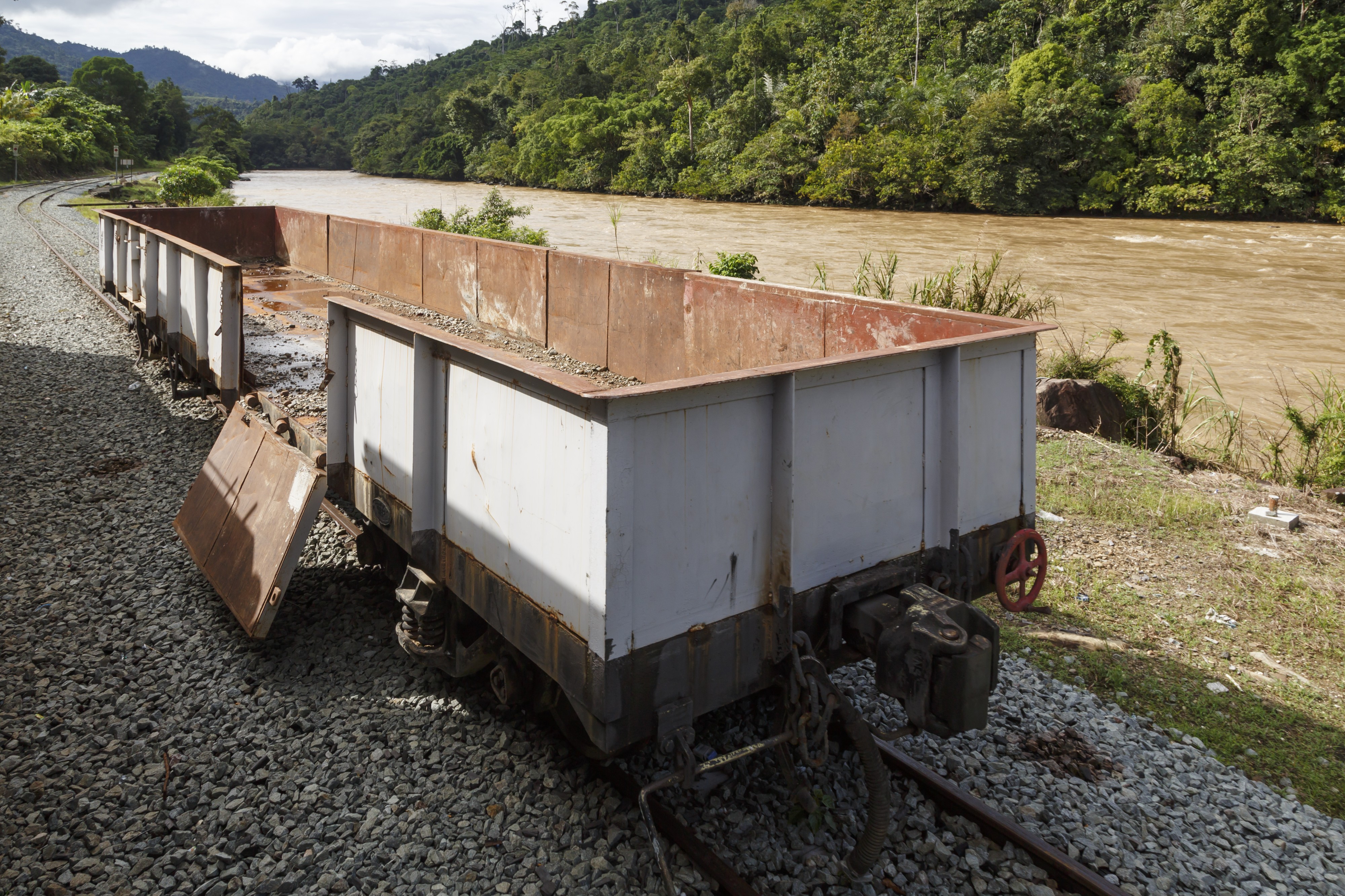 Rayoh Sabah Freight-car-01