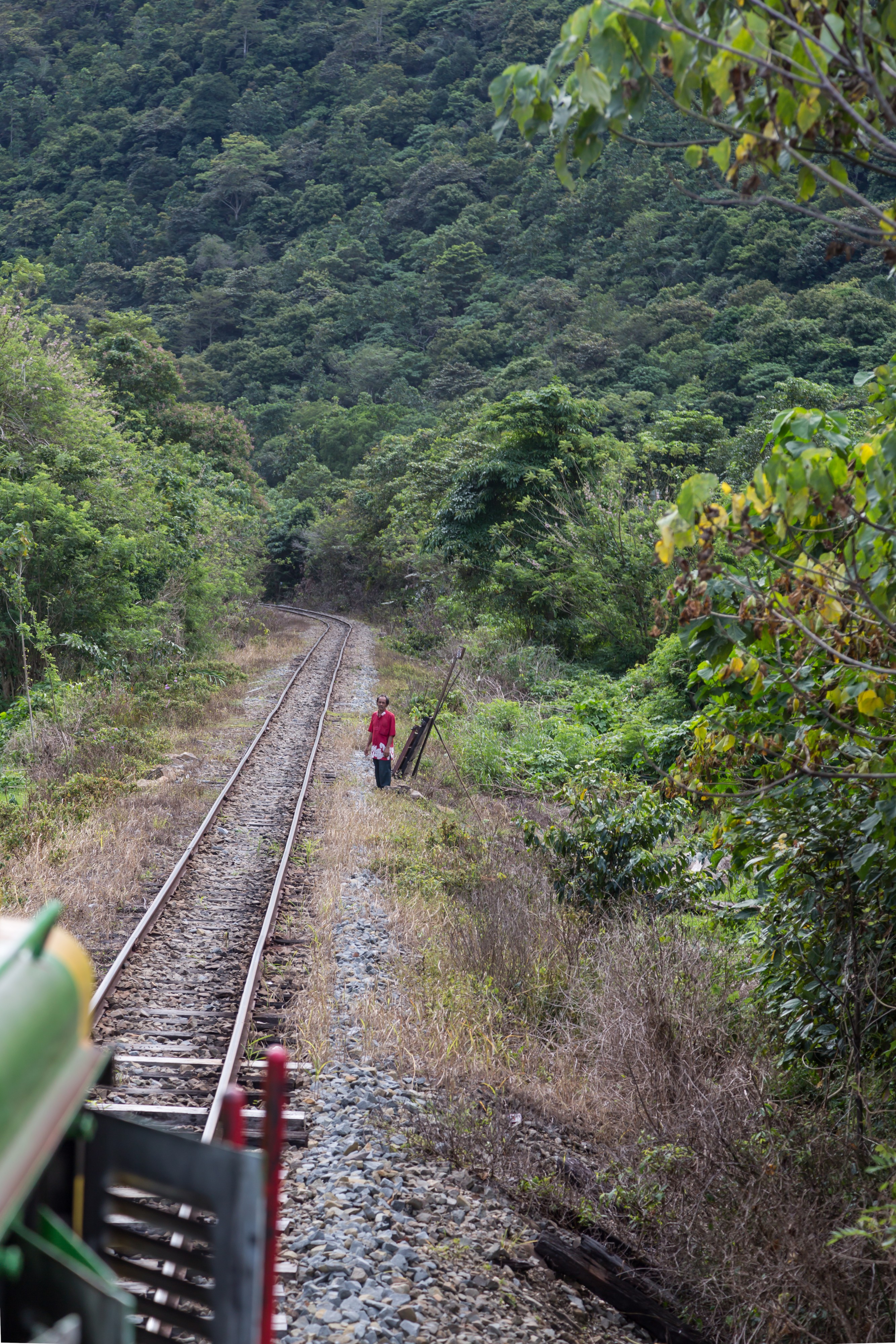 Sabah State Railway Passenger-waiting-for-train-01