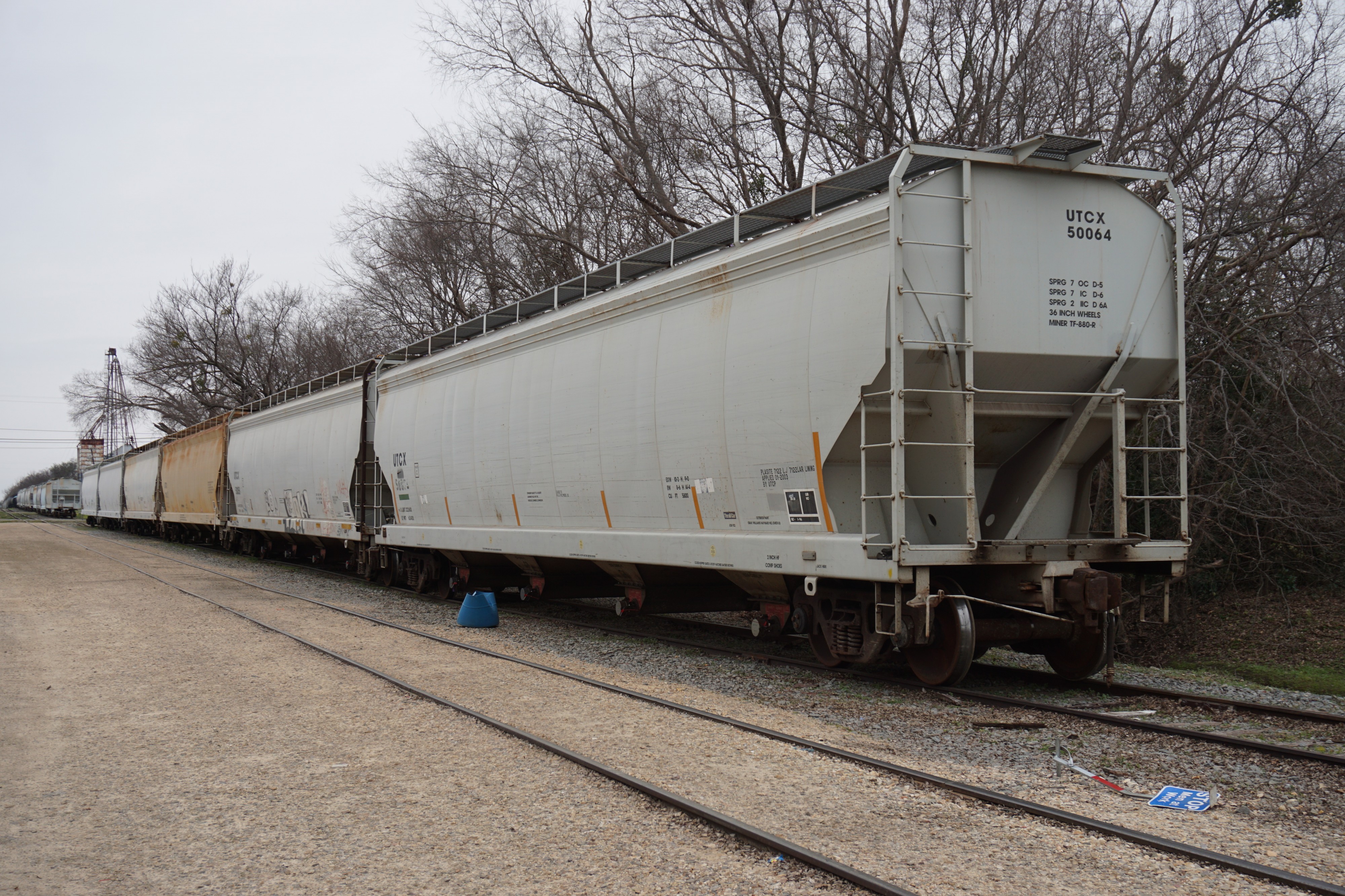 Sulphur Springs January 2016 2 (hopper cars)