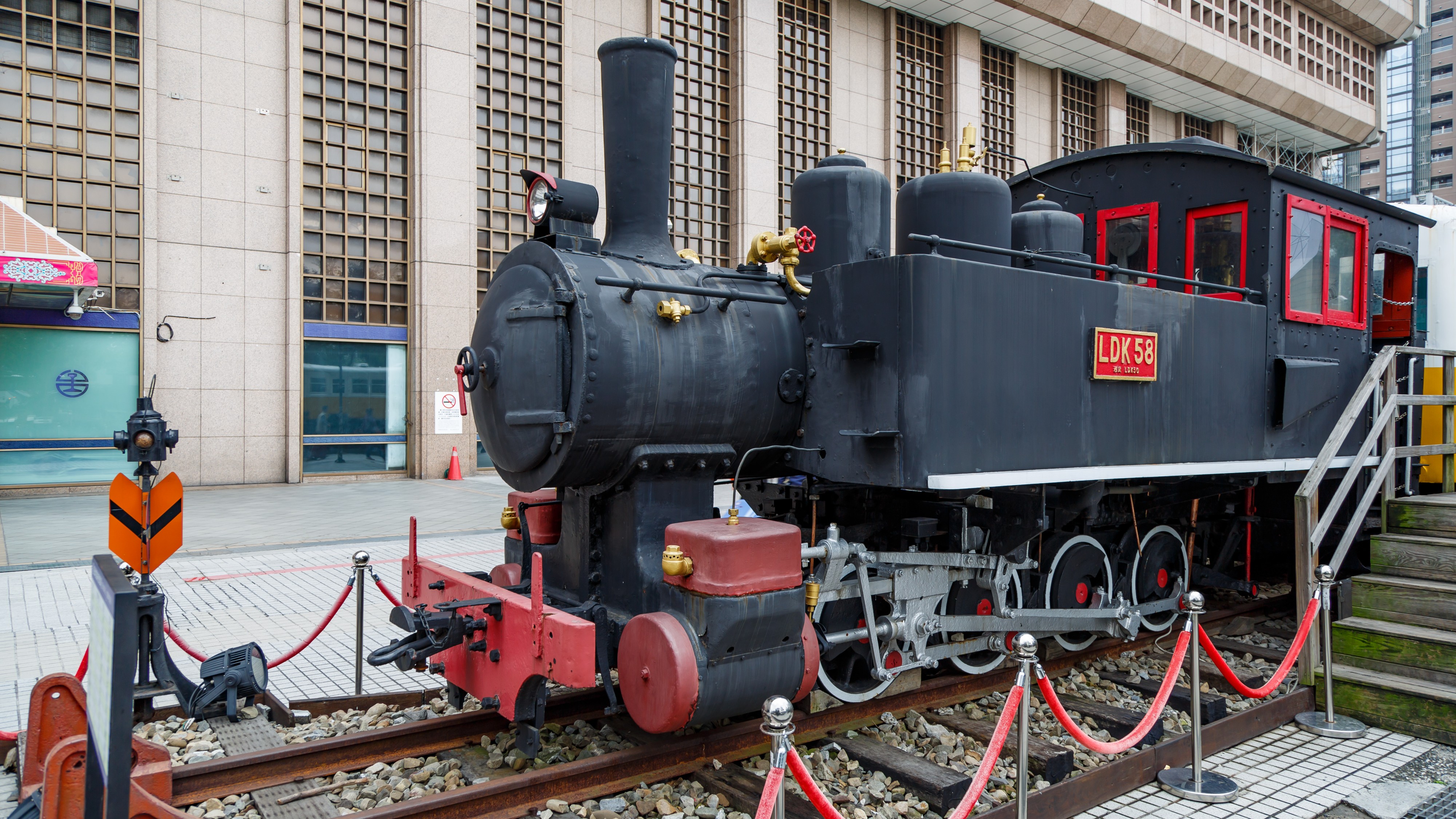 Taipei Taiwan TRA-LDK58 Steam-locomotive-05