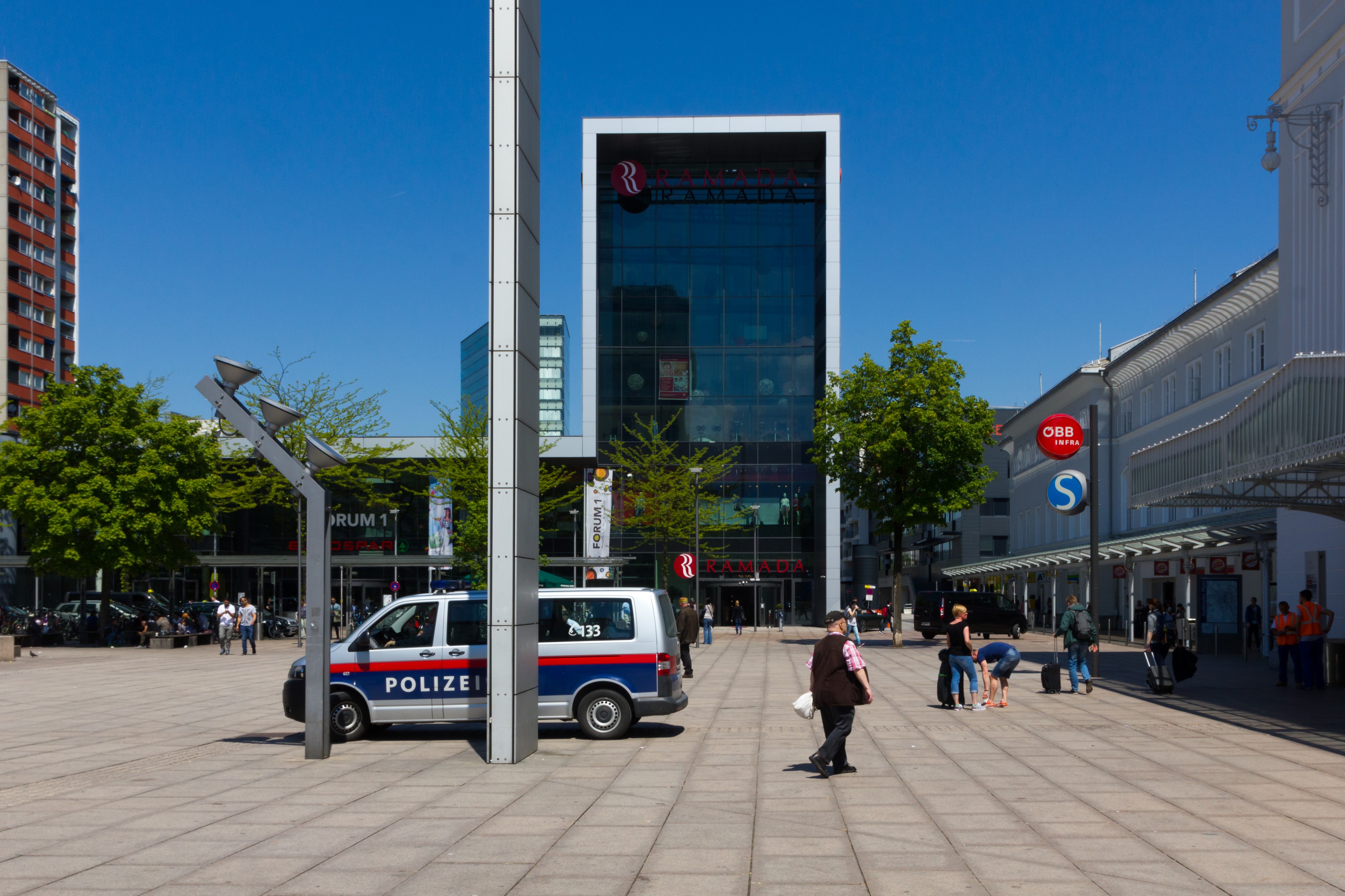 Vorplatz Salzburg Hauptbahnhof, Mai 2016