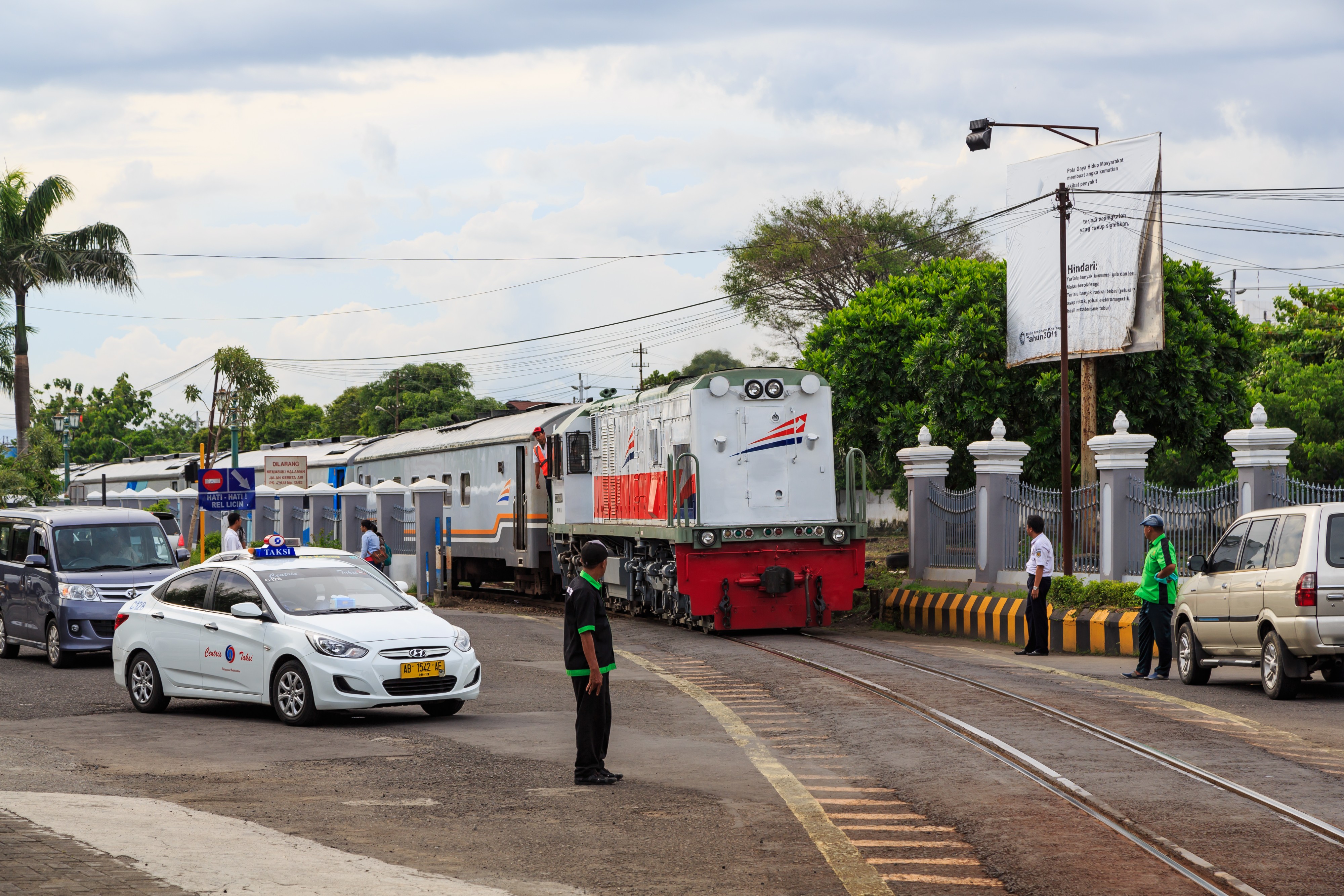 Yogyakarta Indonesia Train-at-Tugu-Railway-Station-03