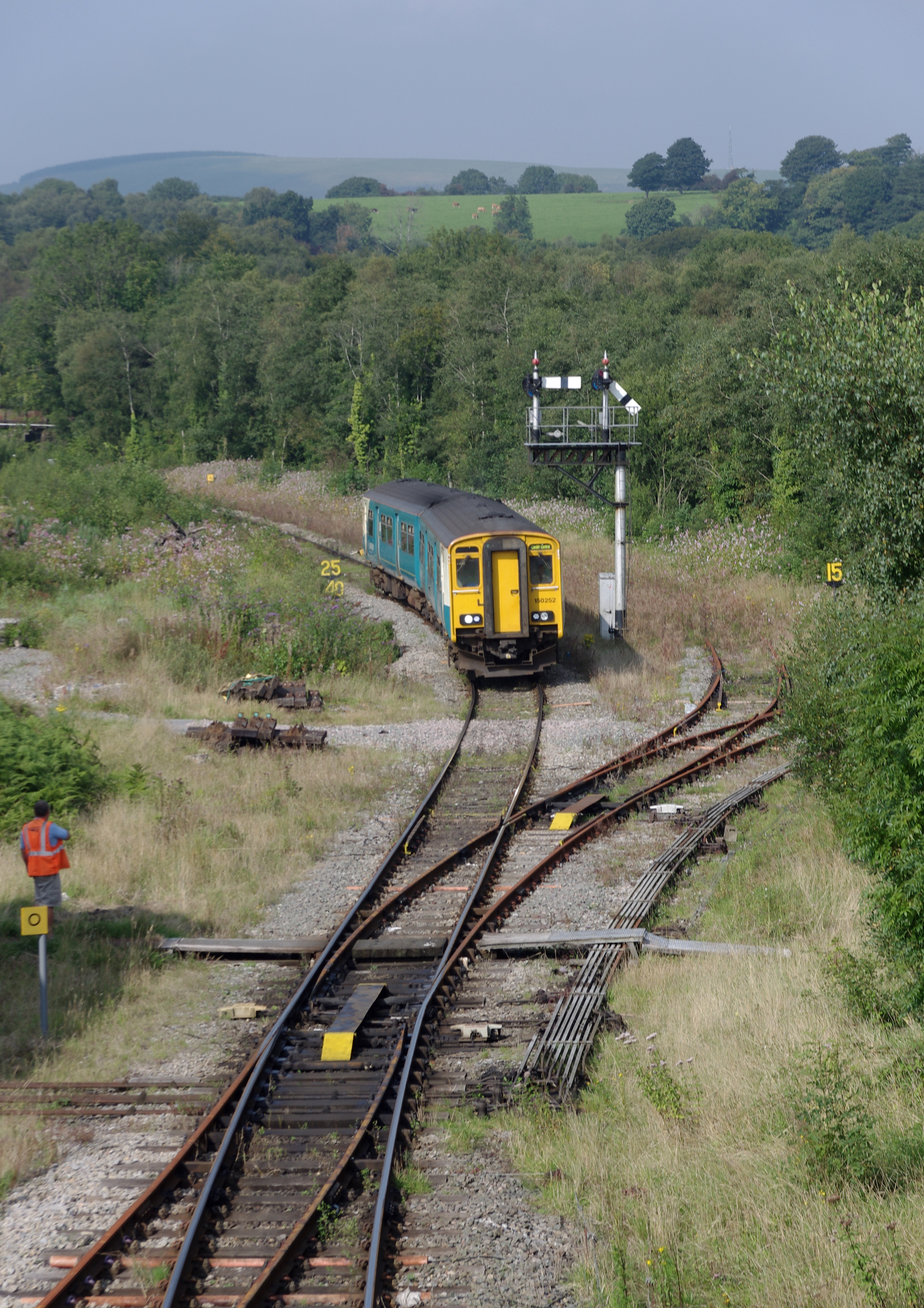 Tondu railway station MMB 08 150252