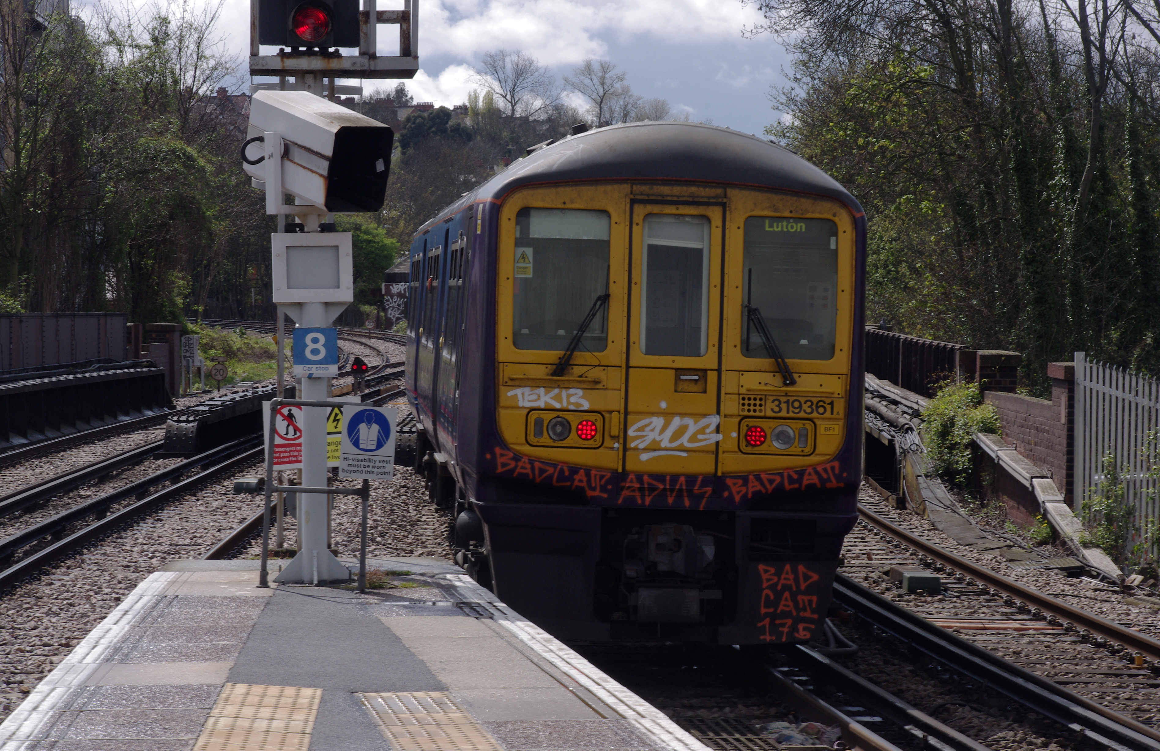 Tulse Hill railway station MMB 03 319361