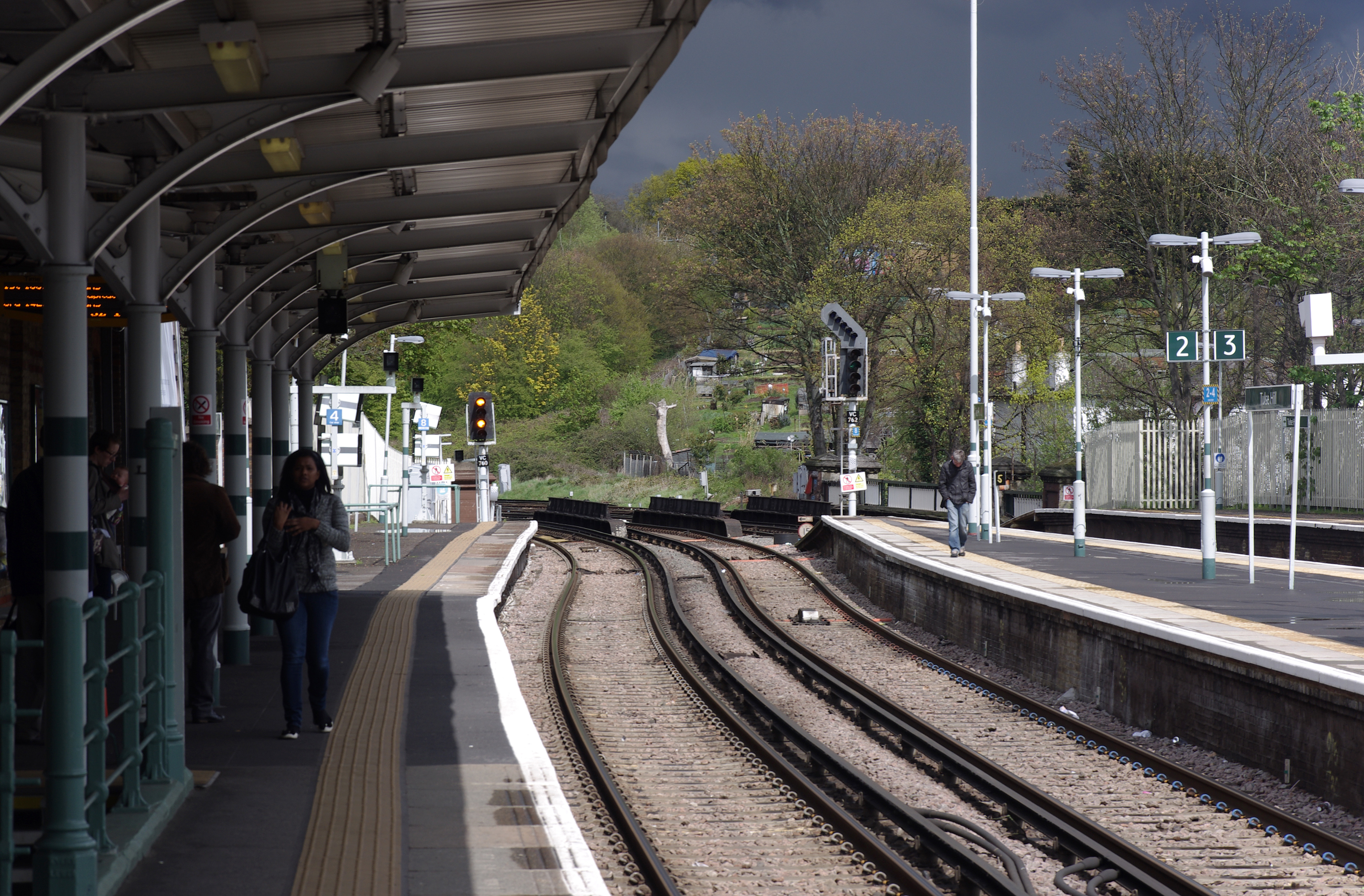 Tulse Hill railway station MMB 18