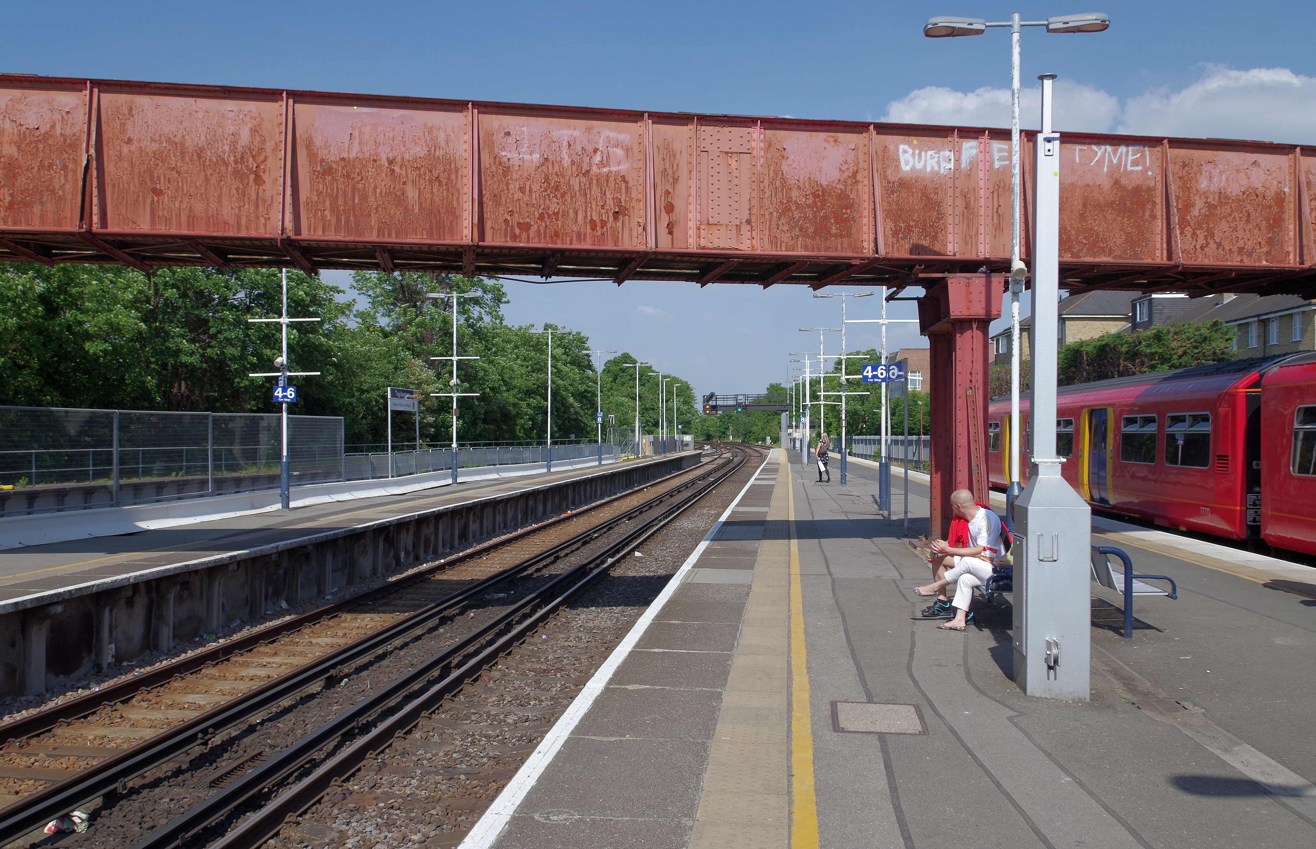 Twickenham railway station MMB 02 455723