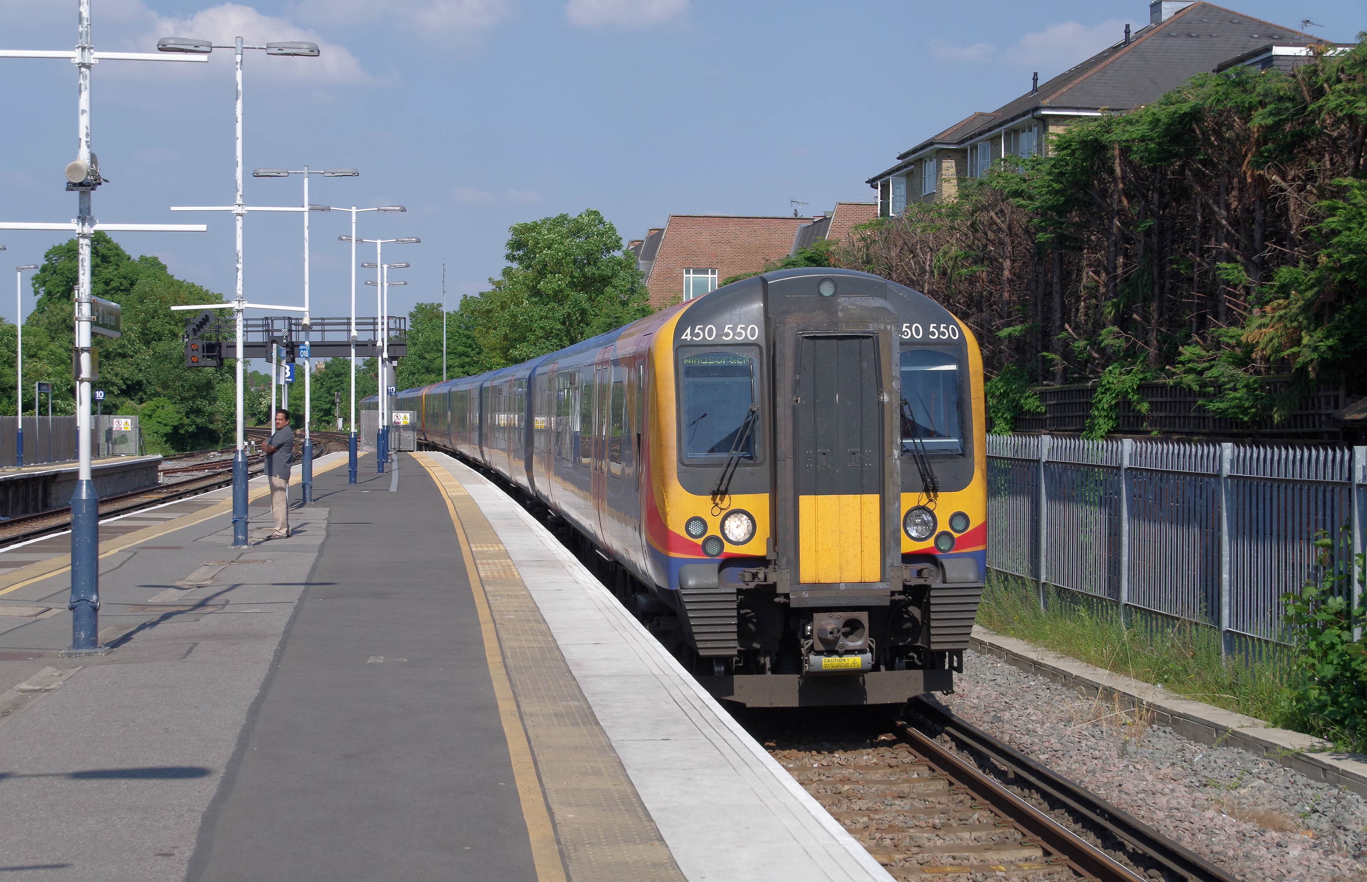 Twickenham railway station MMB 03 450550 450558