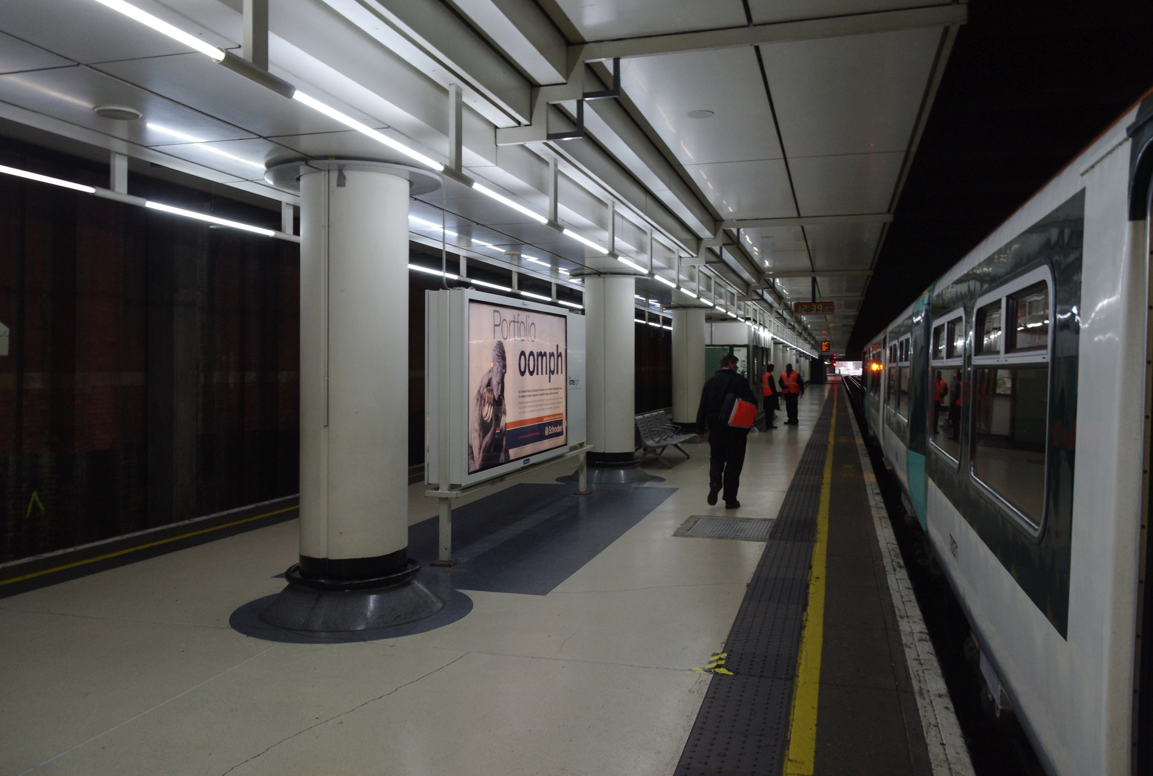 Victoria station MMB 14 456022