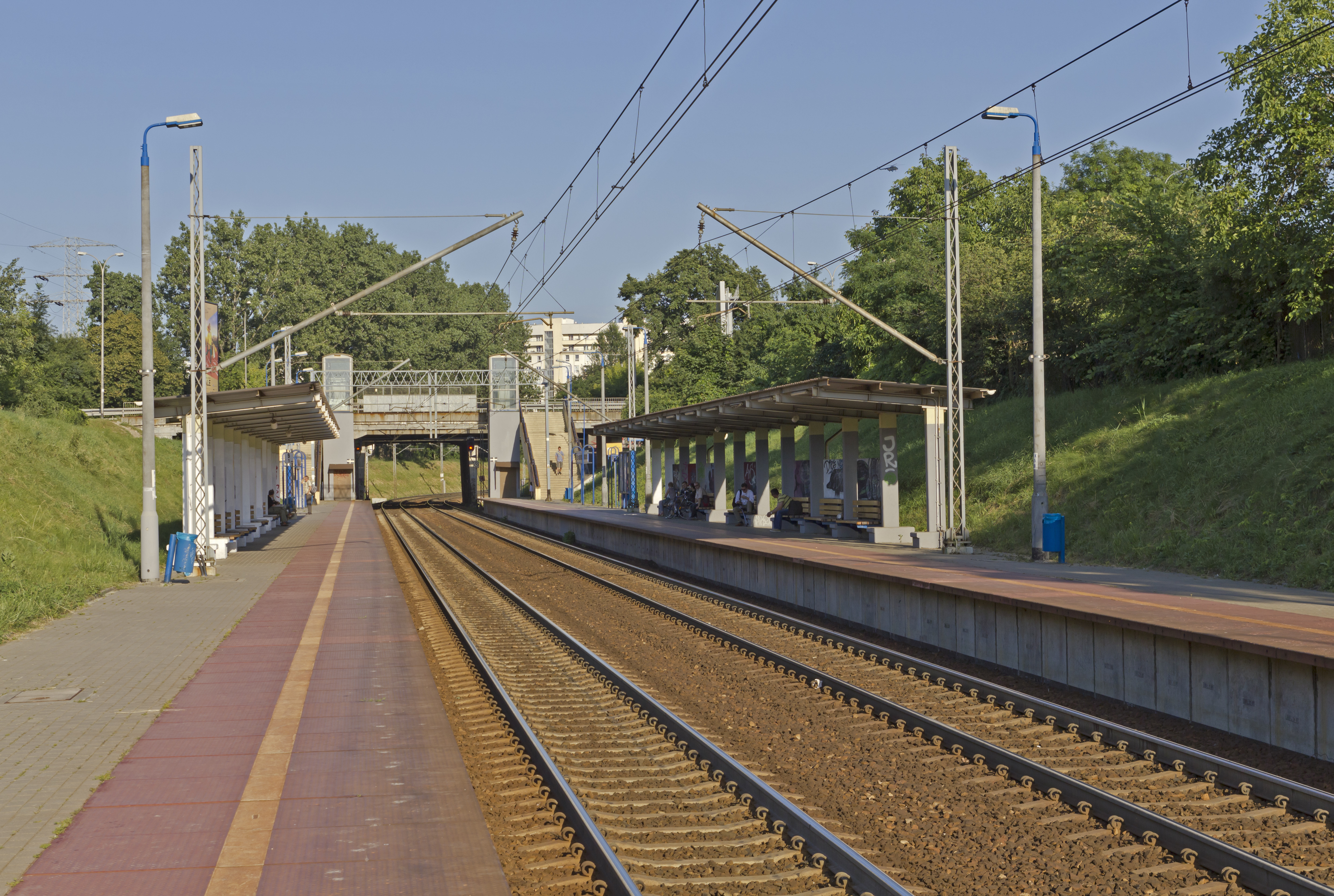 Warsaw 07-13 img01 Zwirki i Wigury train stop