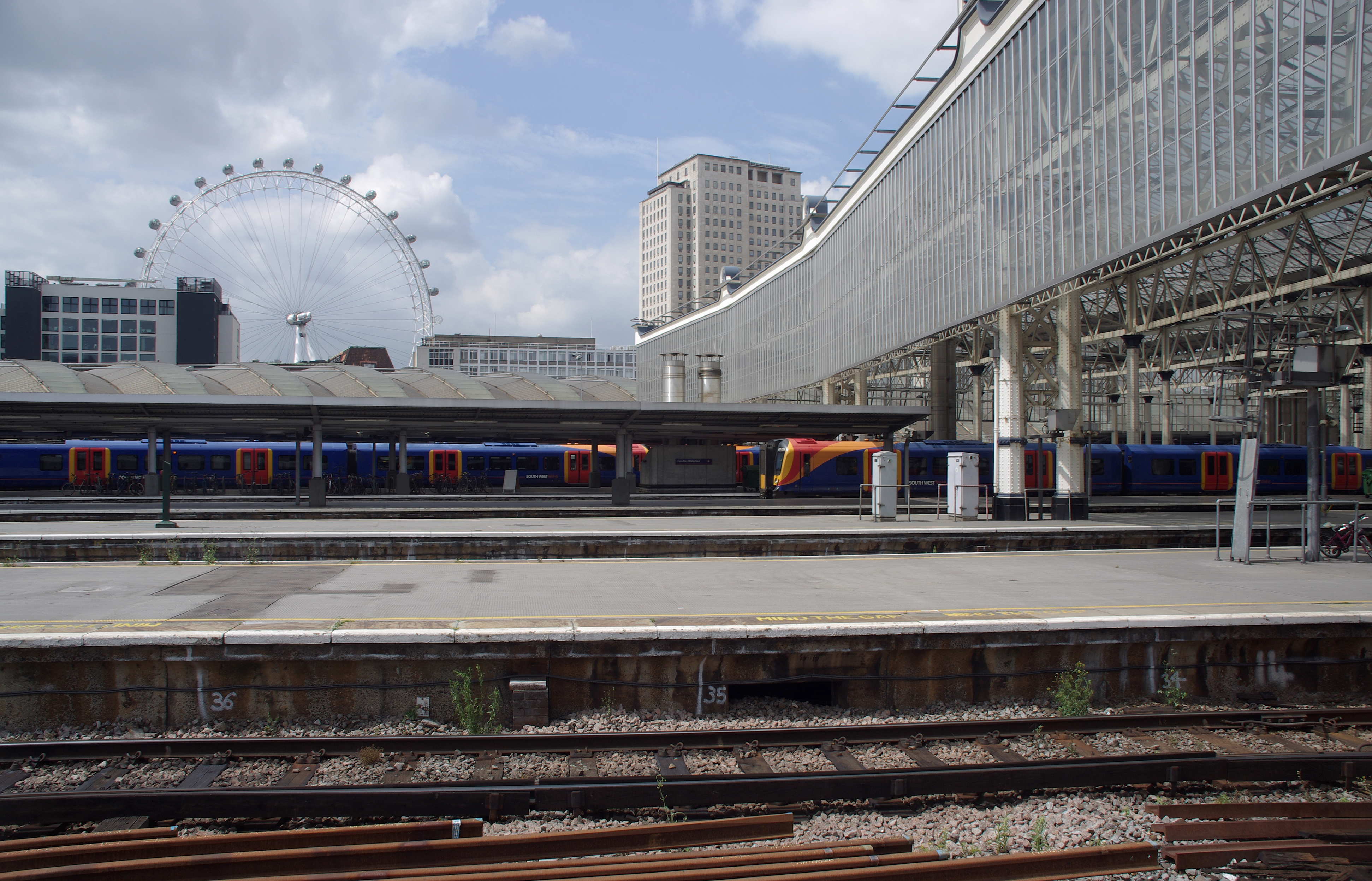 Waterloo station MMB 13 450XXX 450028