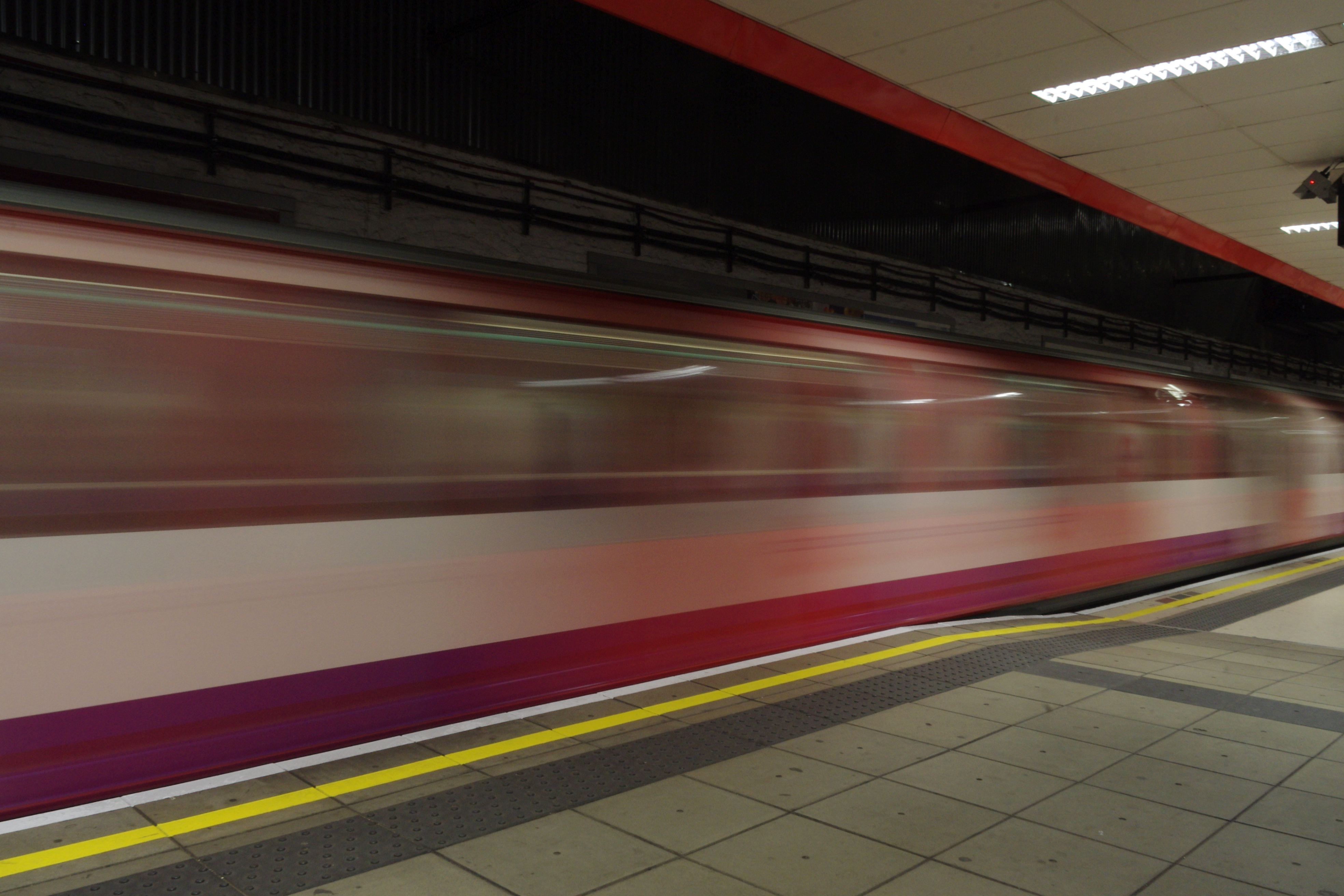 Waterloo station MMB 24 1992-stock