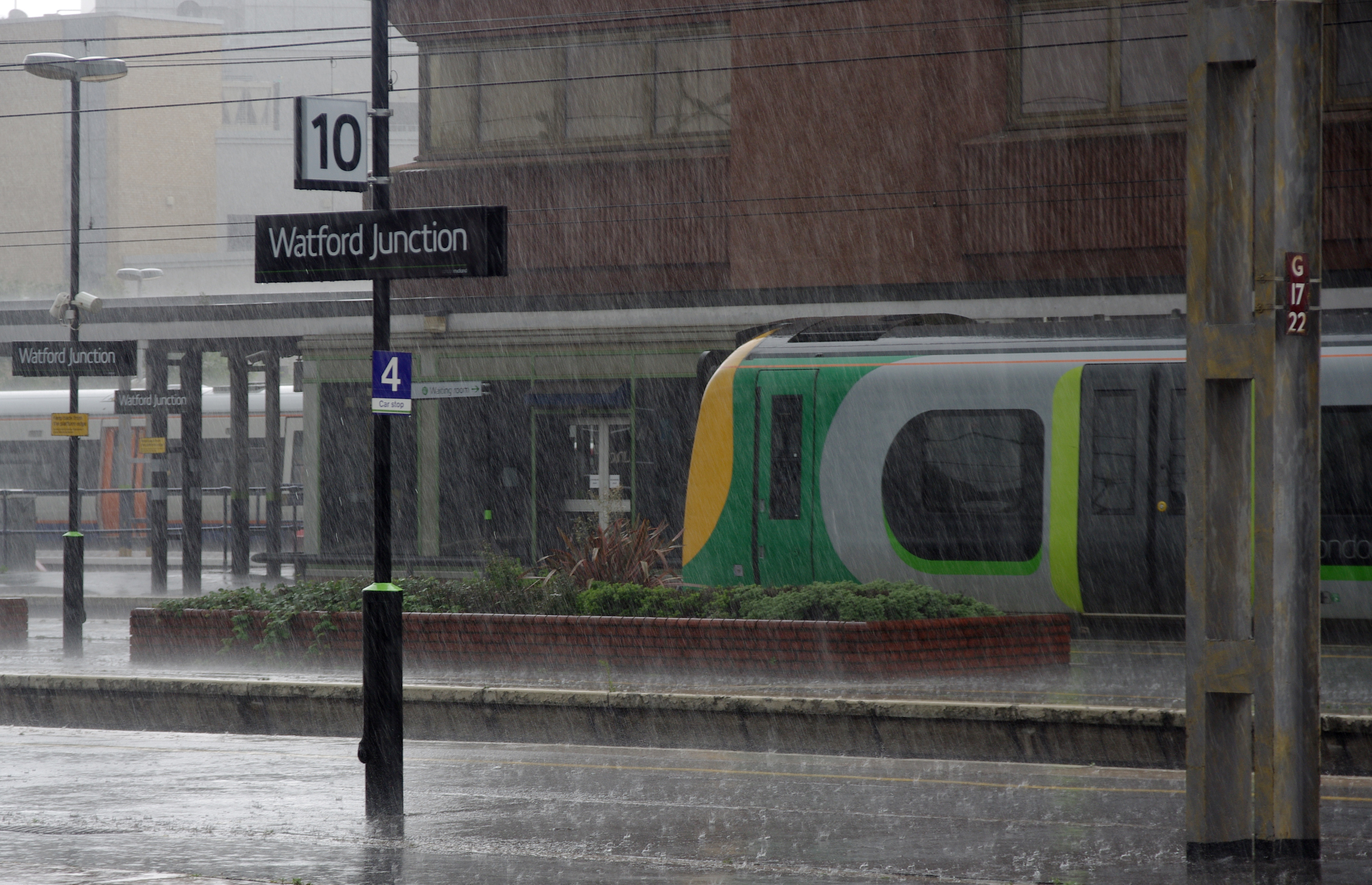 Watford Junction railway station MMB 12 350125