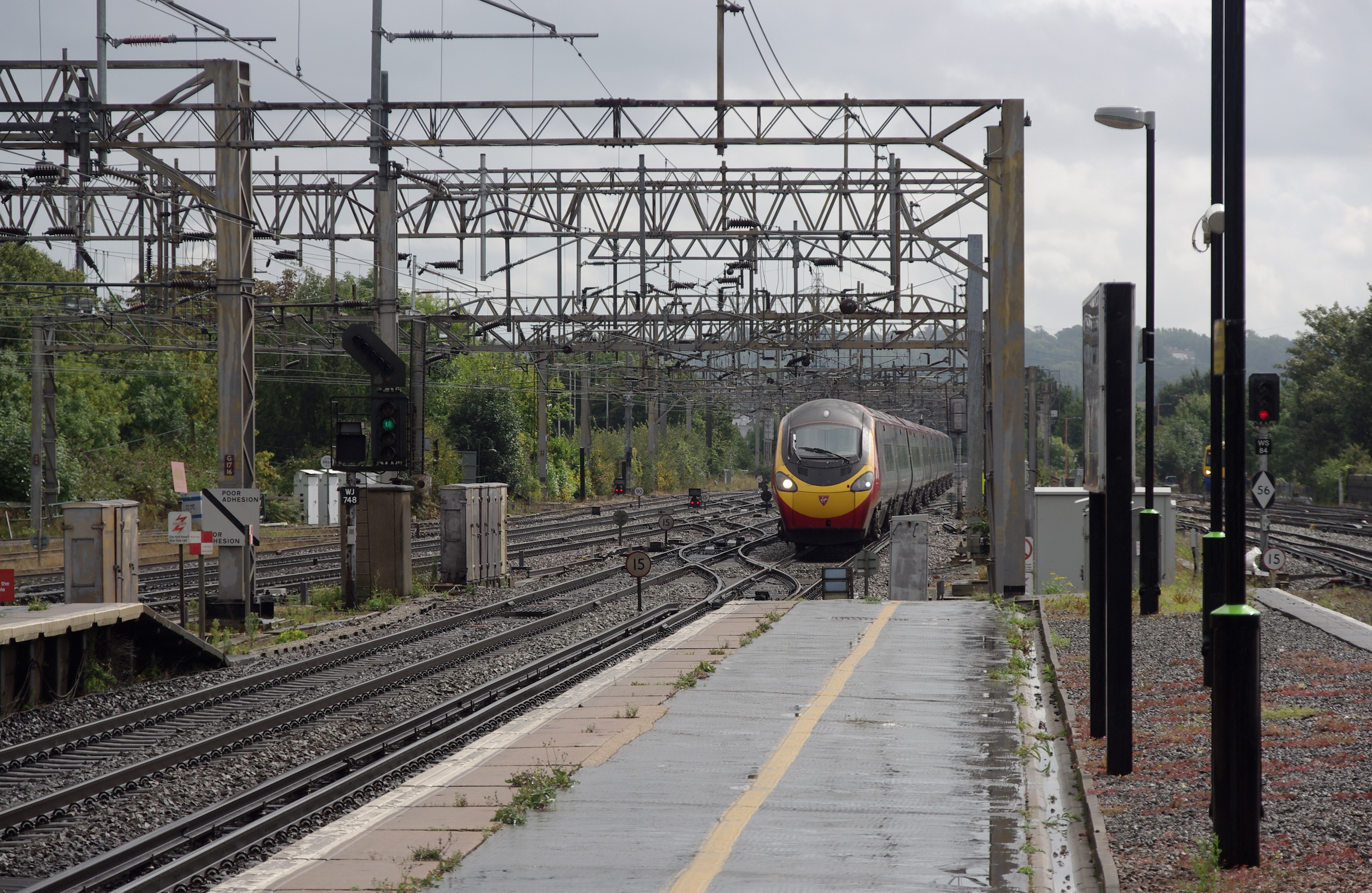 Watford Junction railway station MMB 22 390025