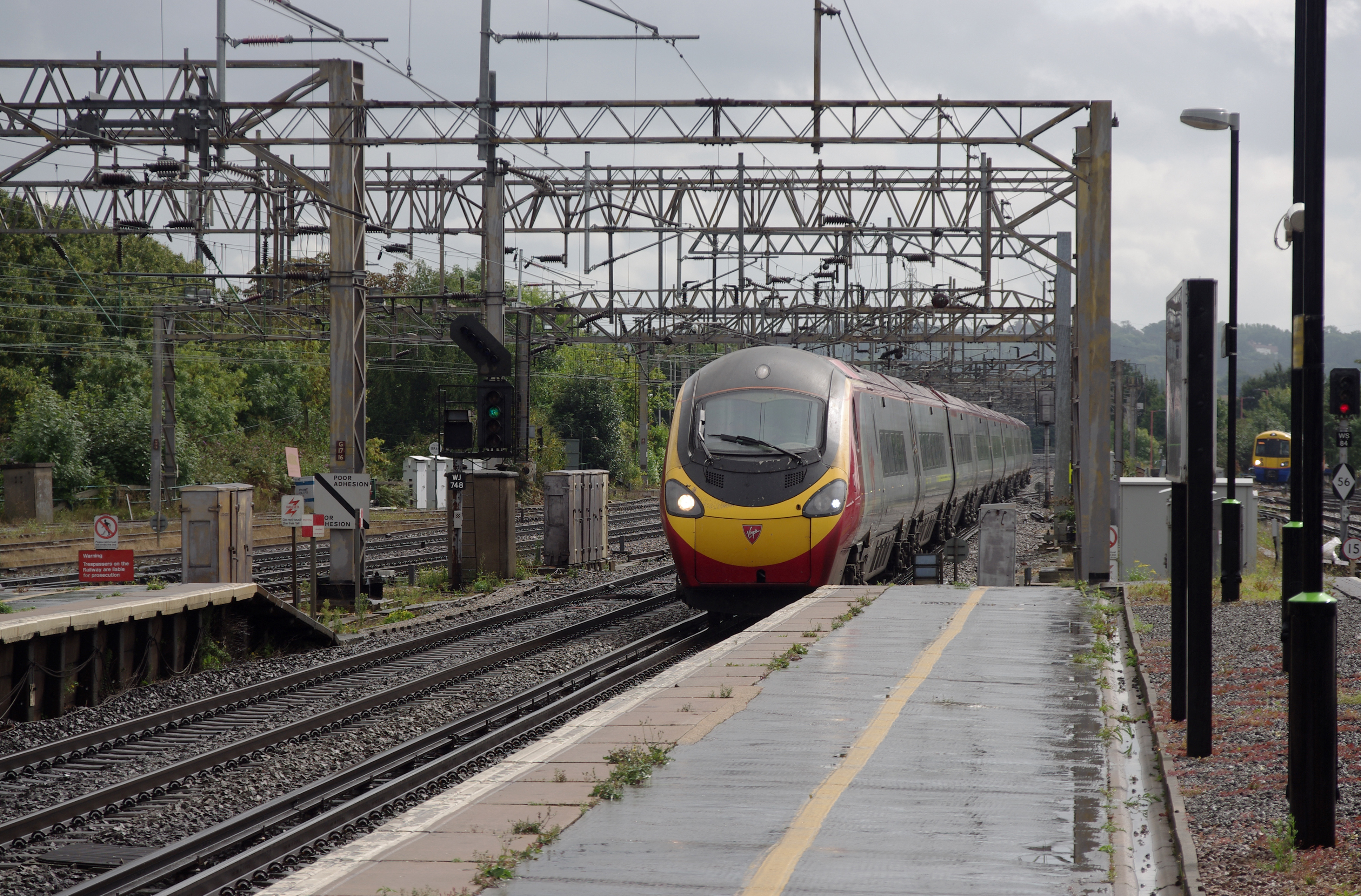 Watford Junction railway station MMB 23 390025