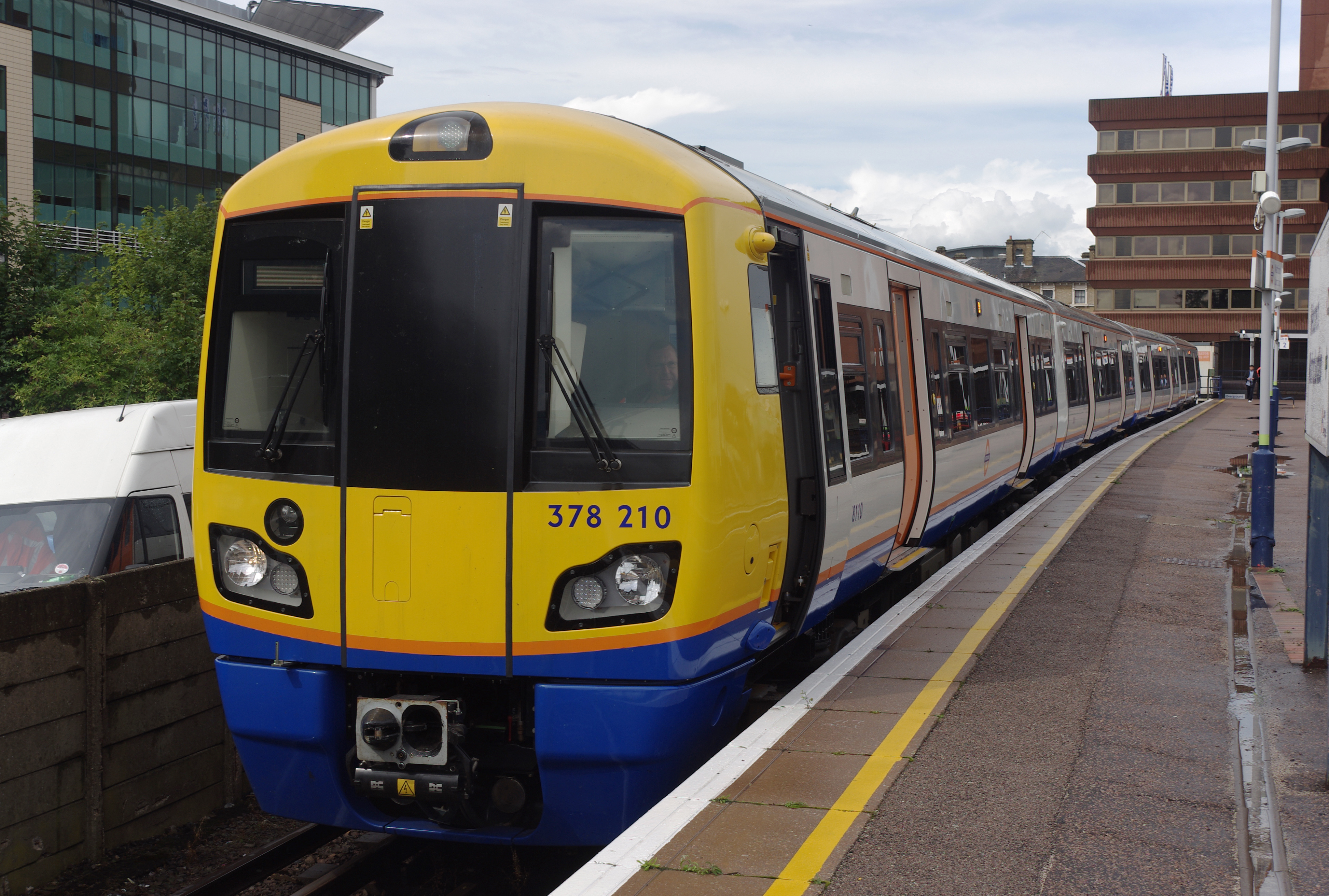 Watford Junction railway station MMB 29 378210