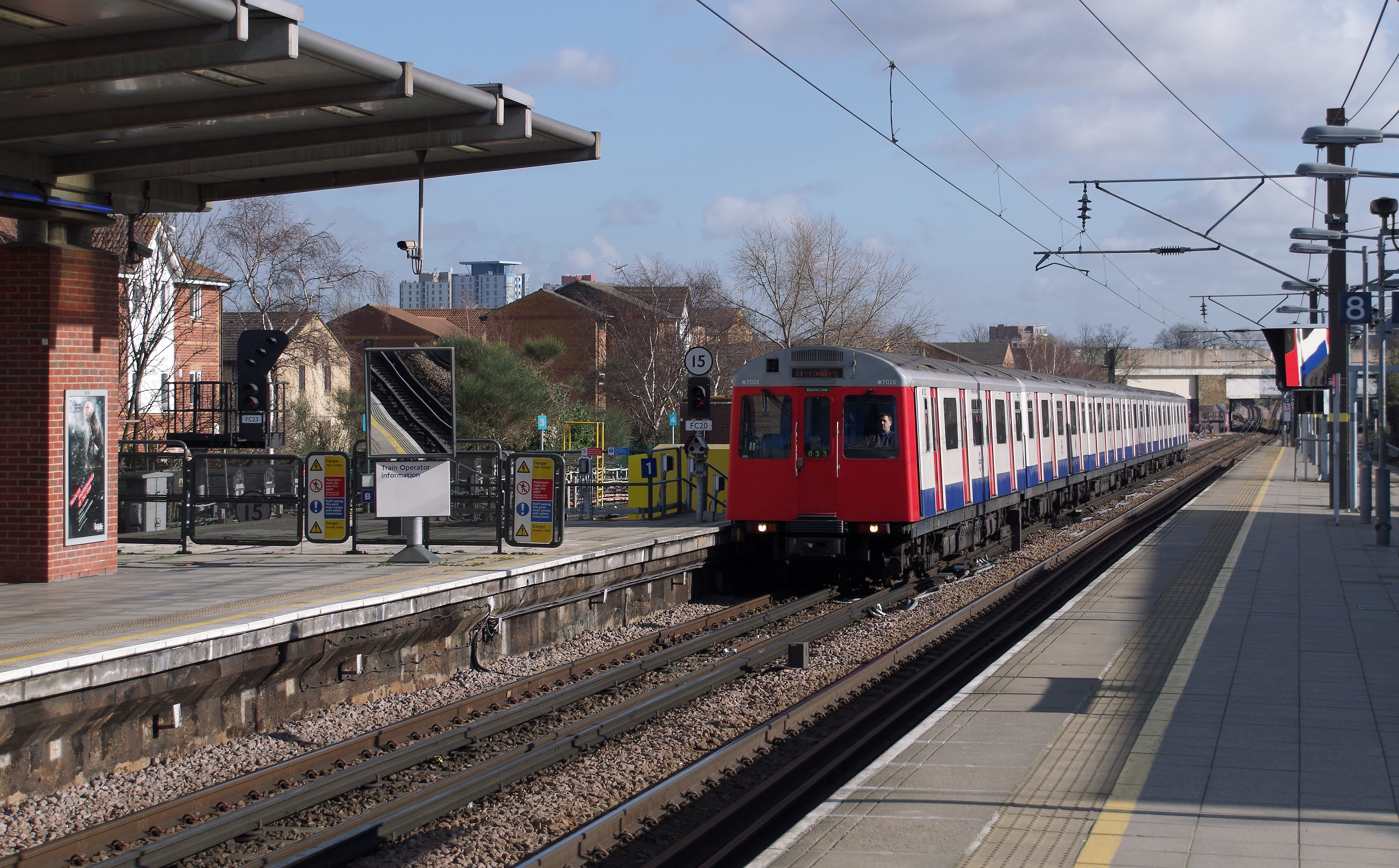 West Ham station MMB 18 D Stock