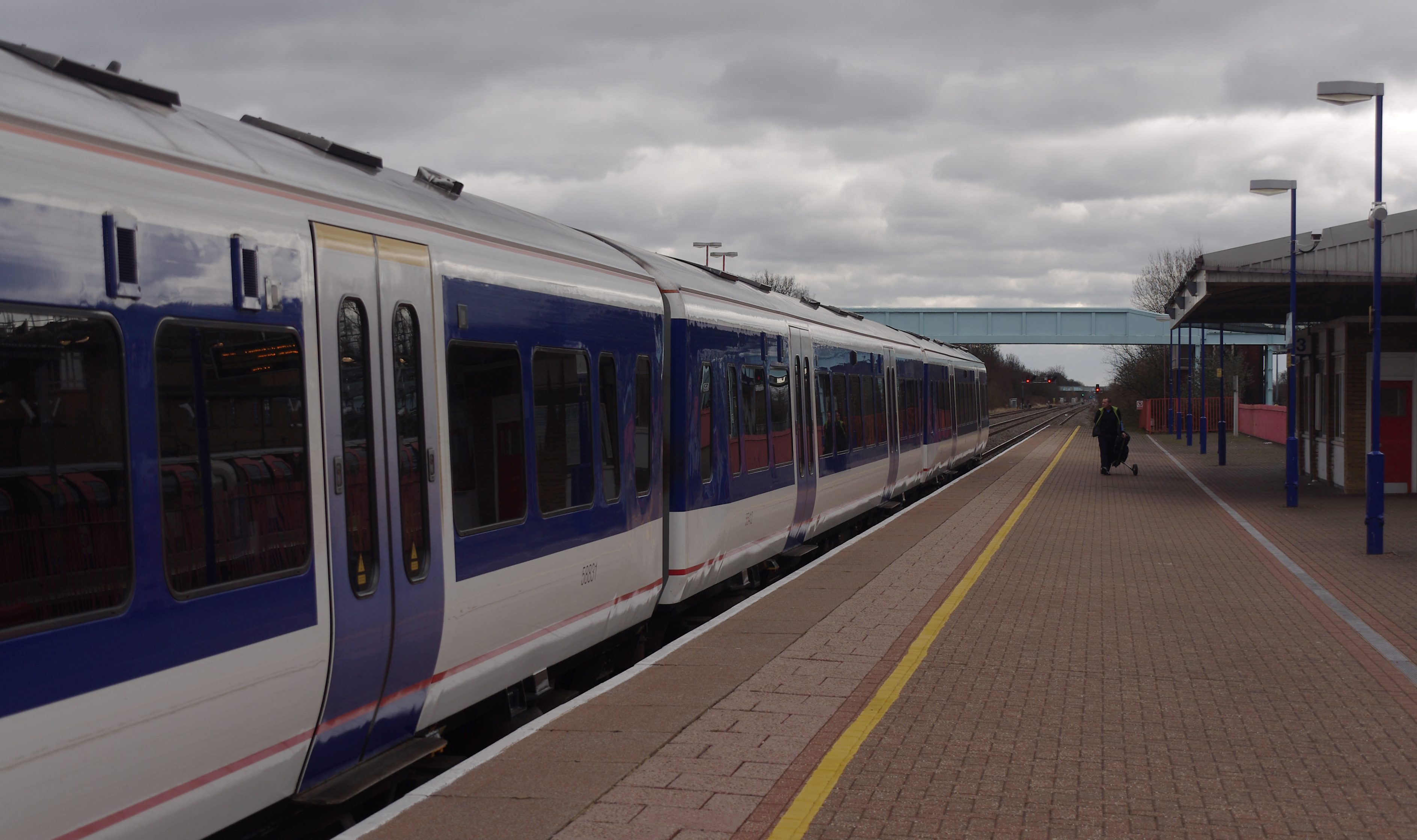 West Ruislip station MMB 04 165037
