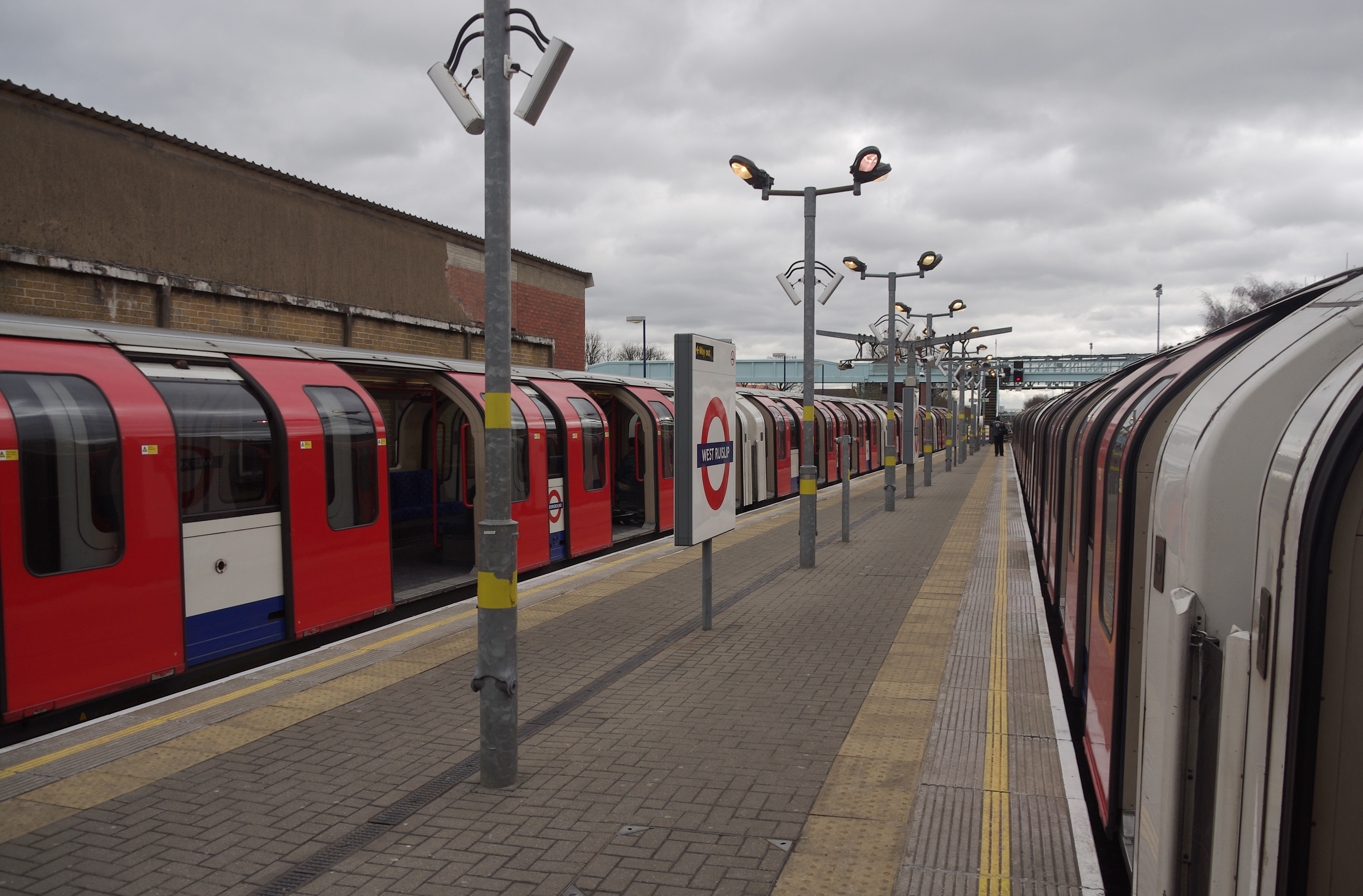 West Ruislip station MMB 16 1992-Stock