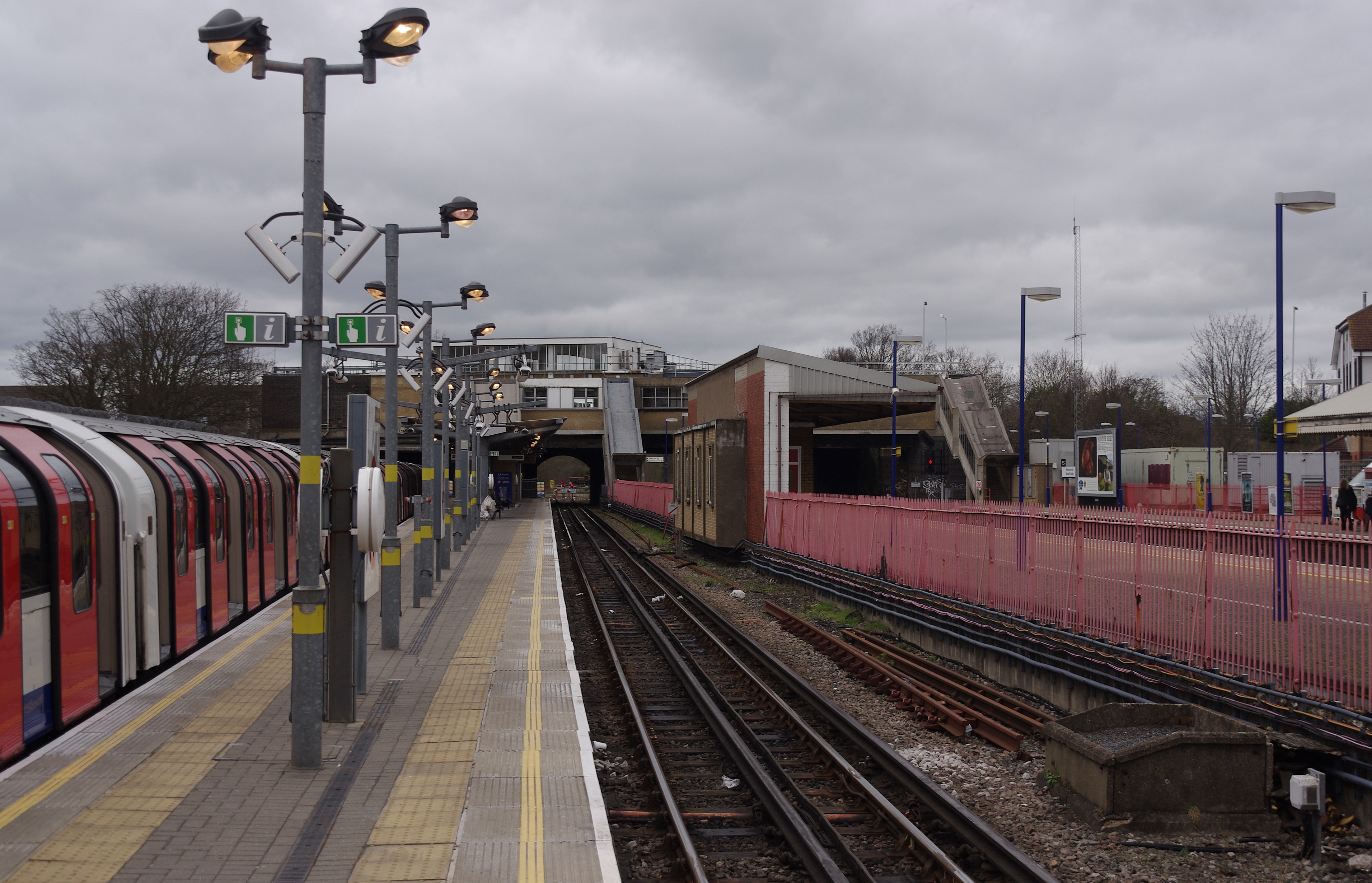 West Ruislip station MMB 21 1992-Stock