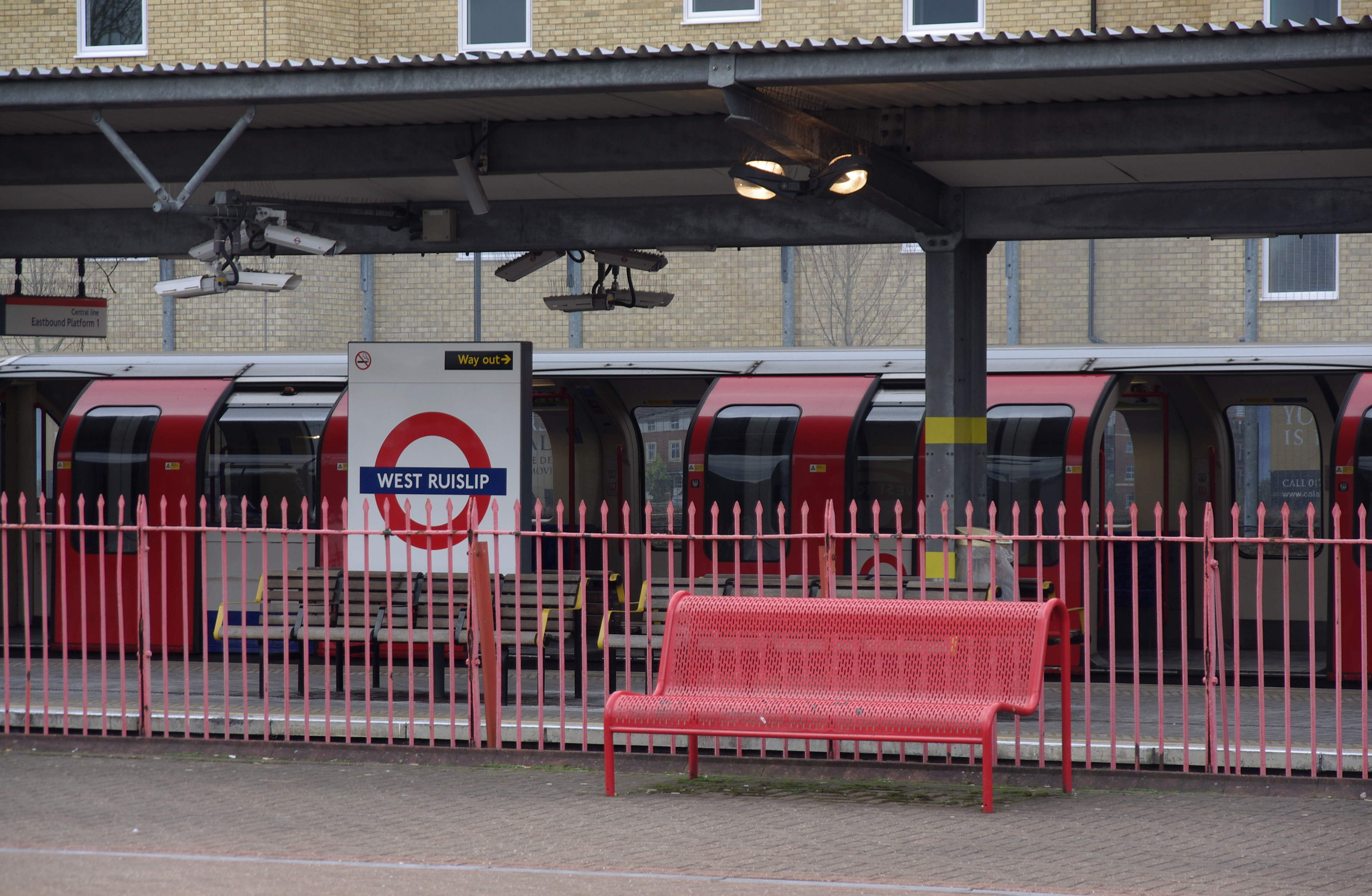 West Ruislip station MMB 28 1992-Stock