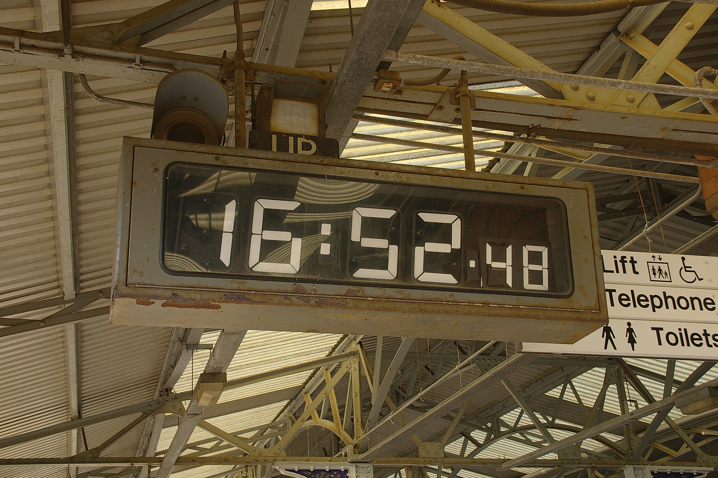 Westbury railway station MMB 11