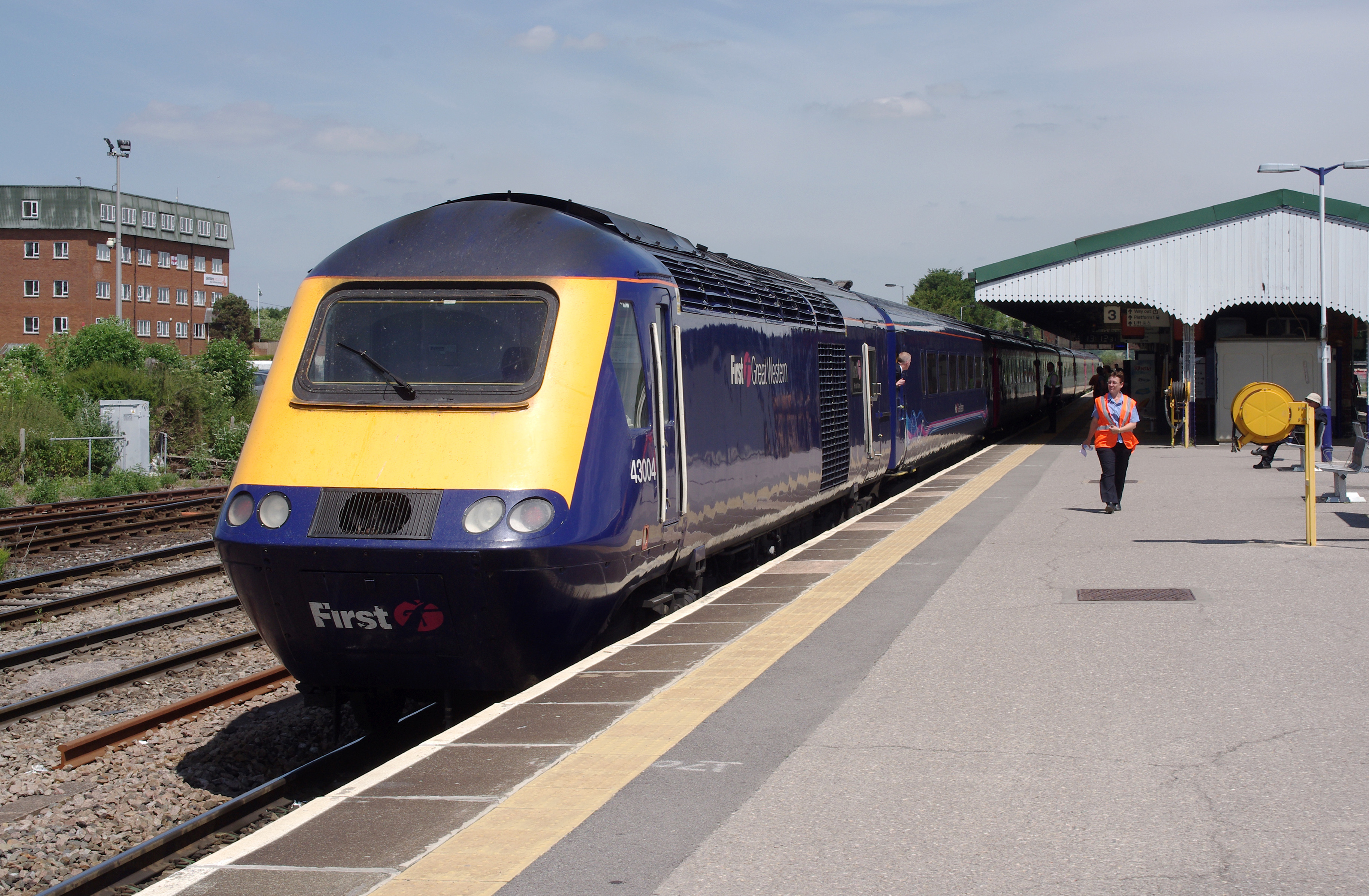 Westbury railway station MMB 26 43004