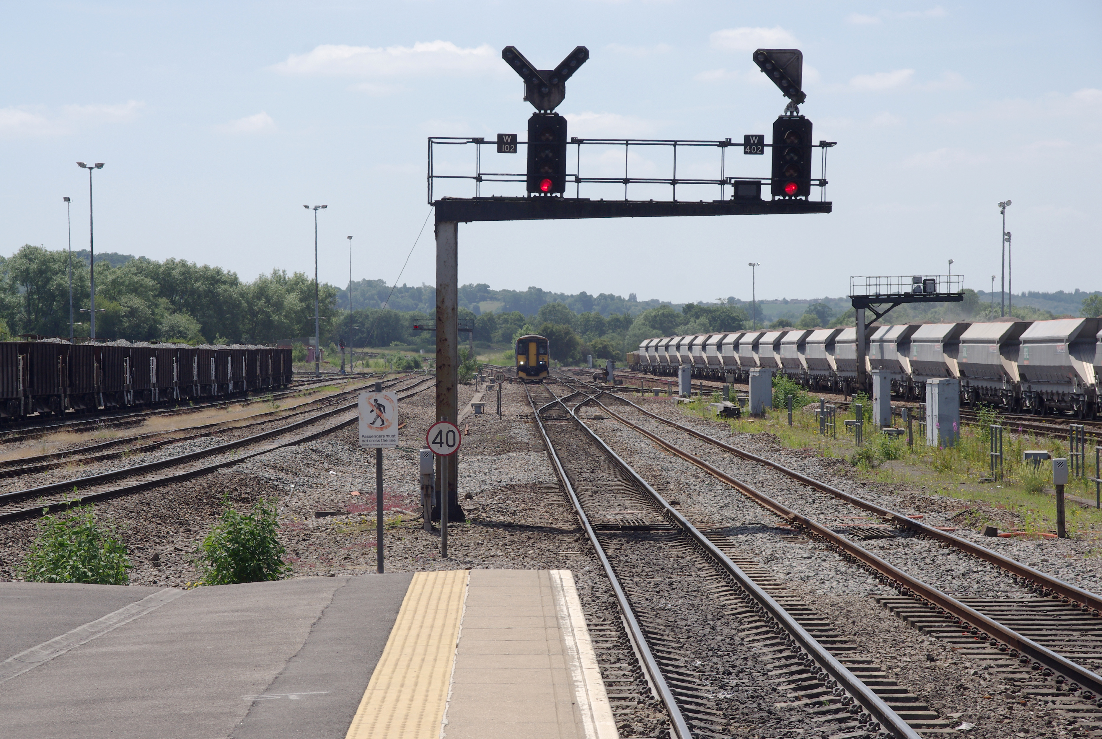 Westbury railway station MMB 34 153380