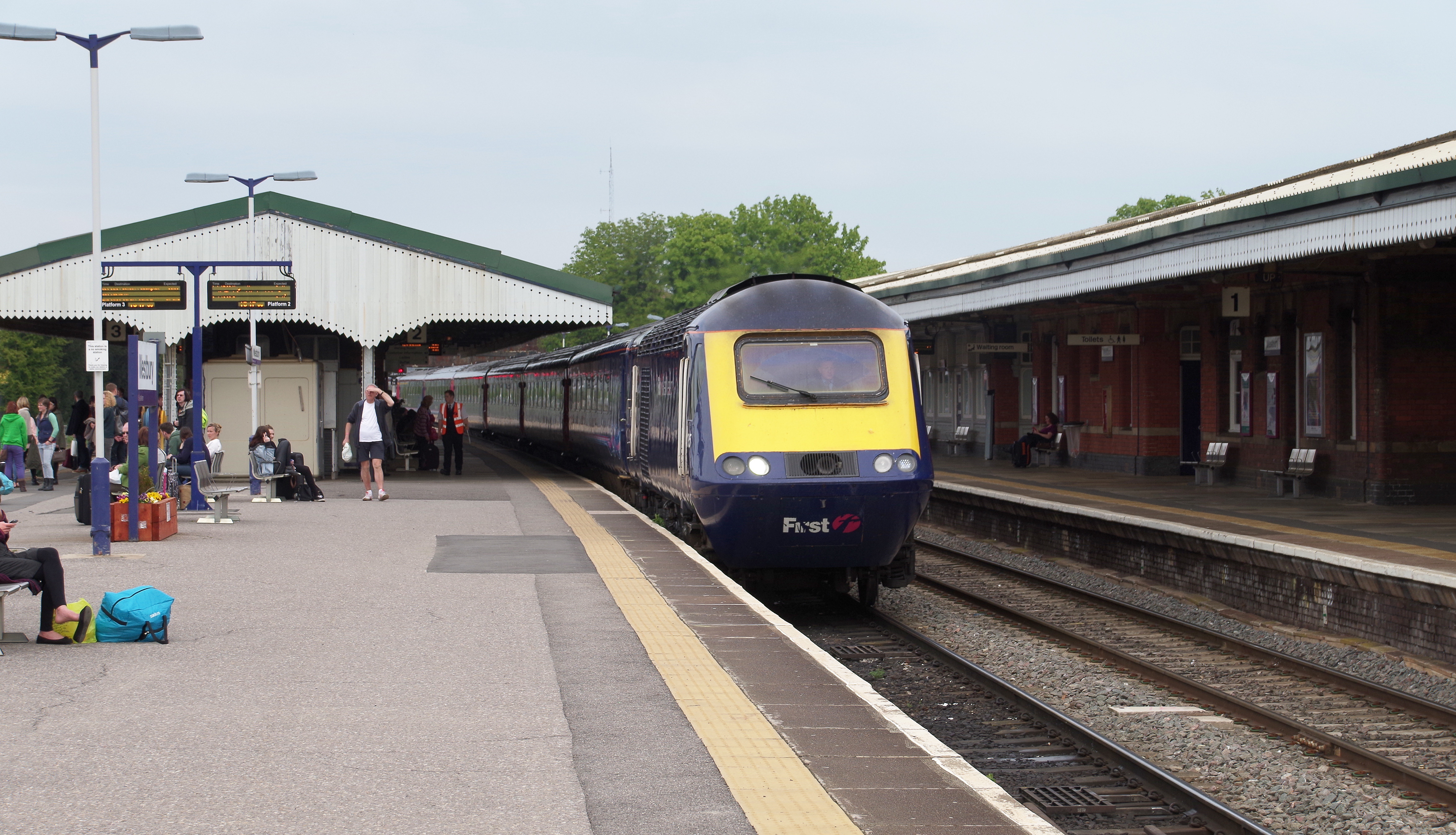 Westbury railway station MMB 56 43185