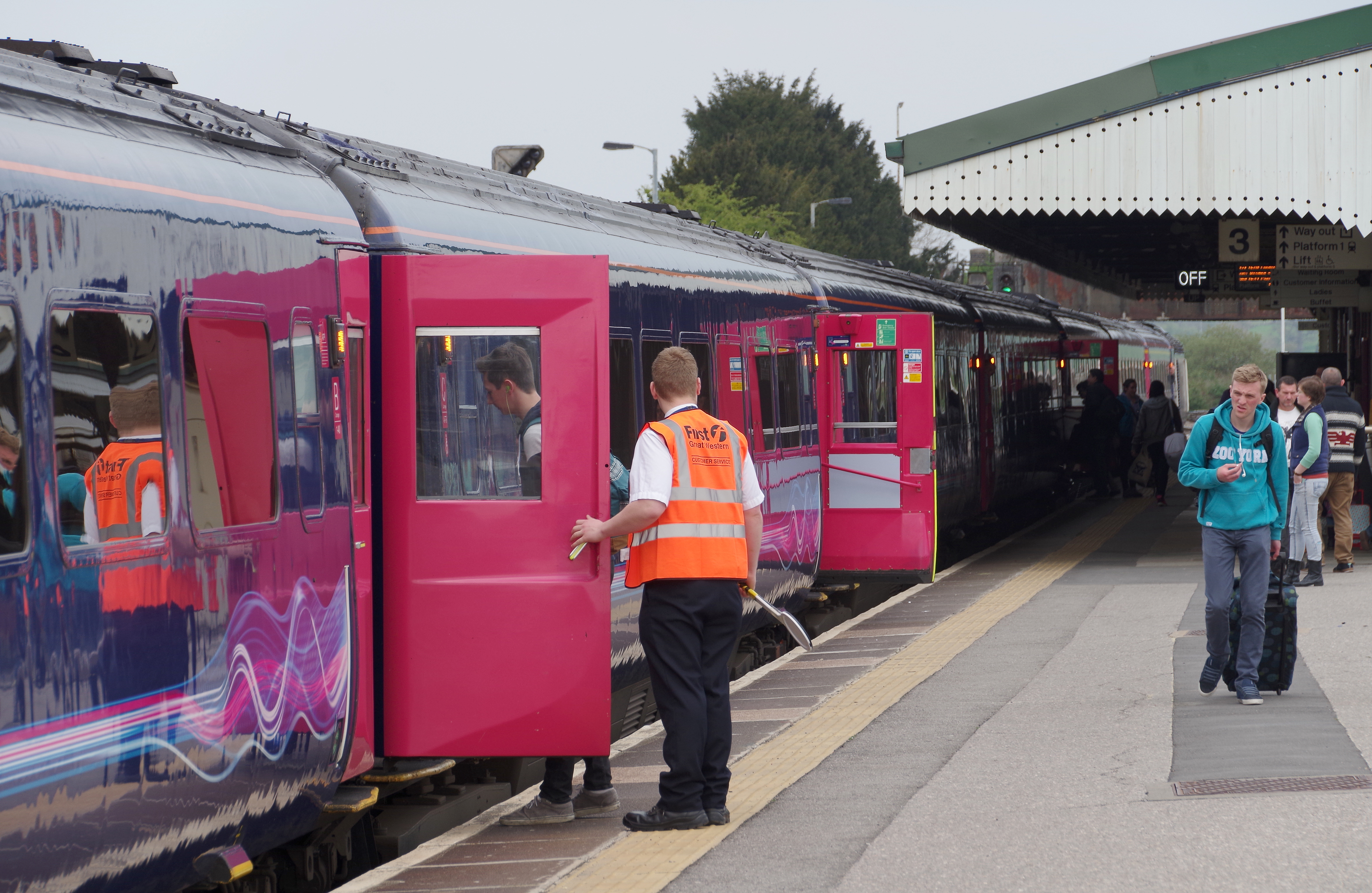 Westbury railway station MMB 58