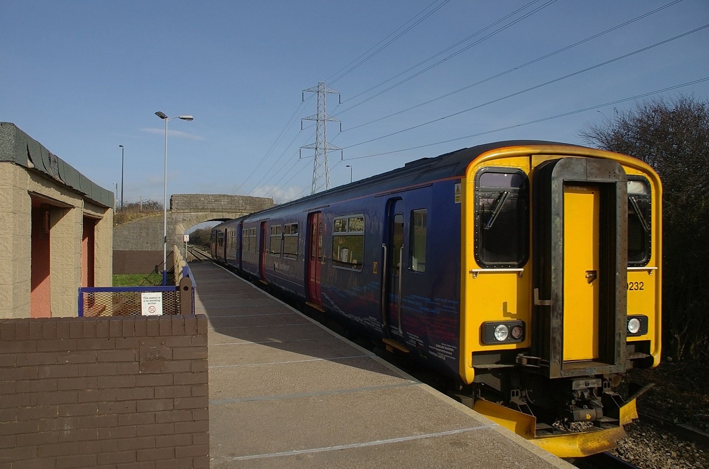 Weston Milton railway station MMB 06 150232
