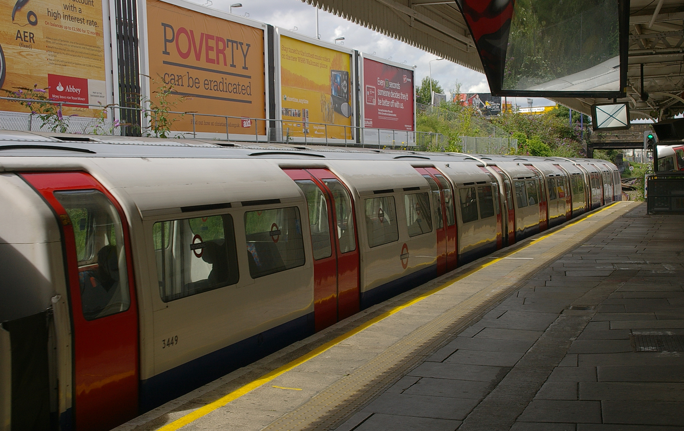 Willesden Junction station MMB 01 1972 stock