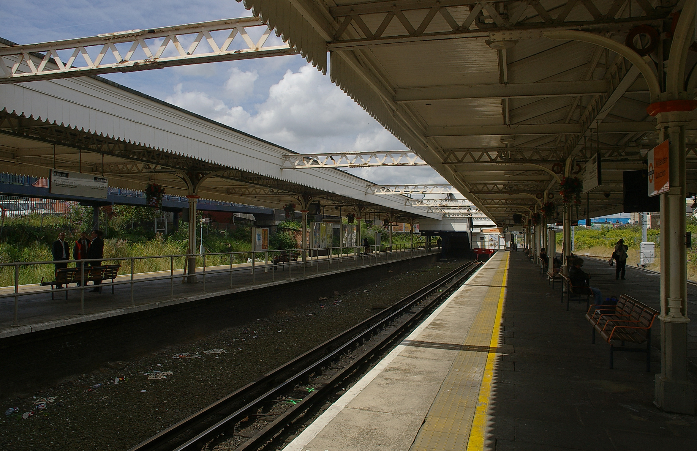Willesden Junction station MMB 07