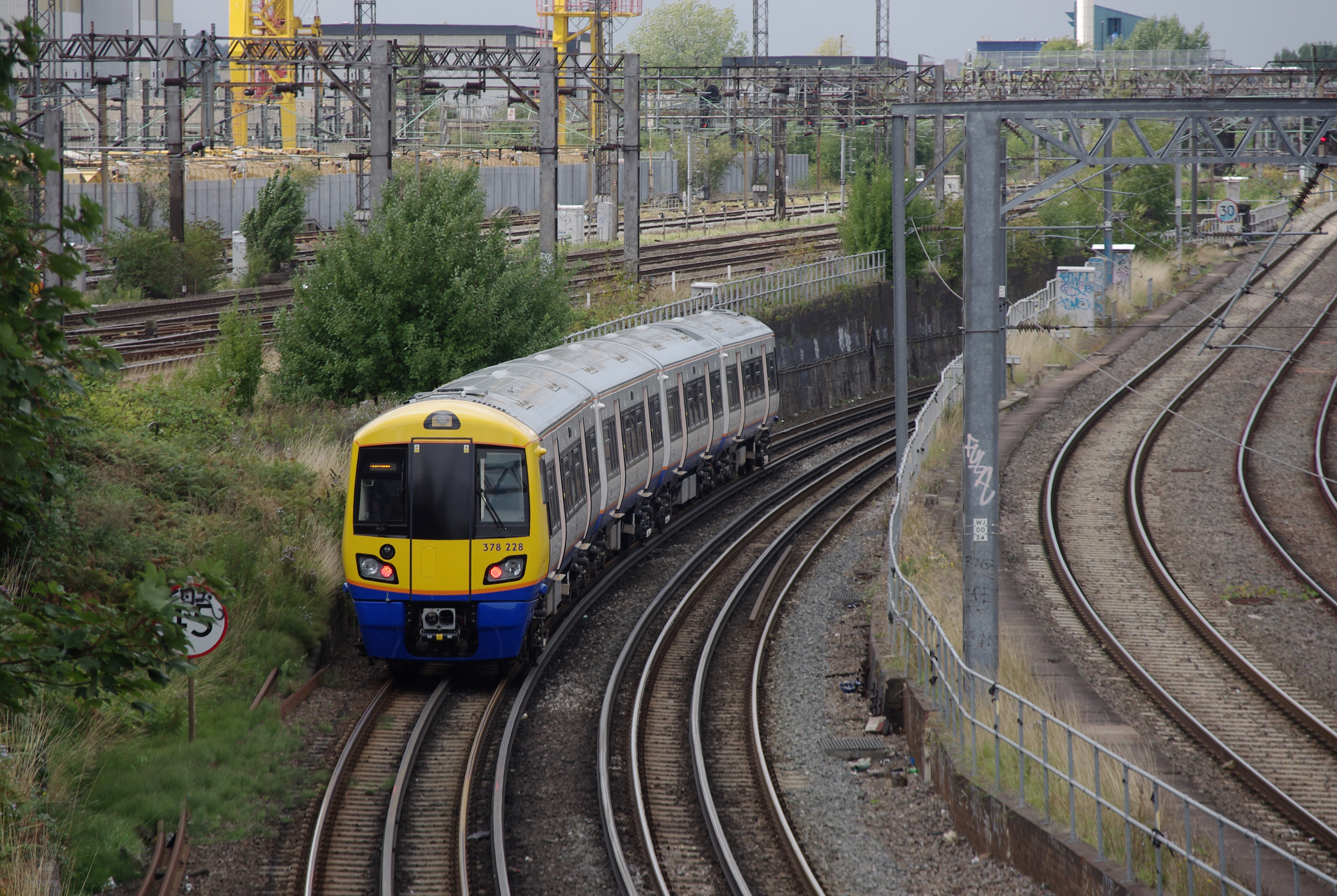 Willesden Junction station MMB 29 378228
