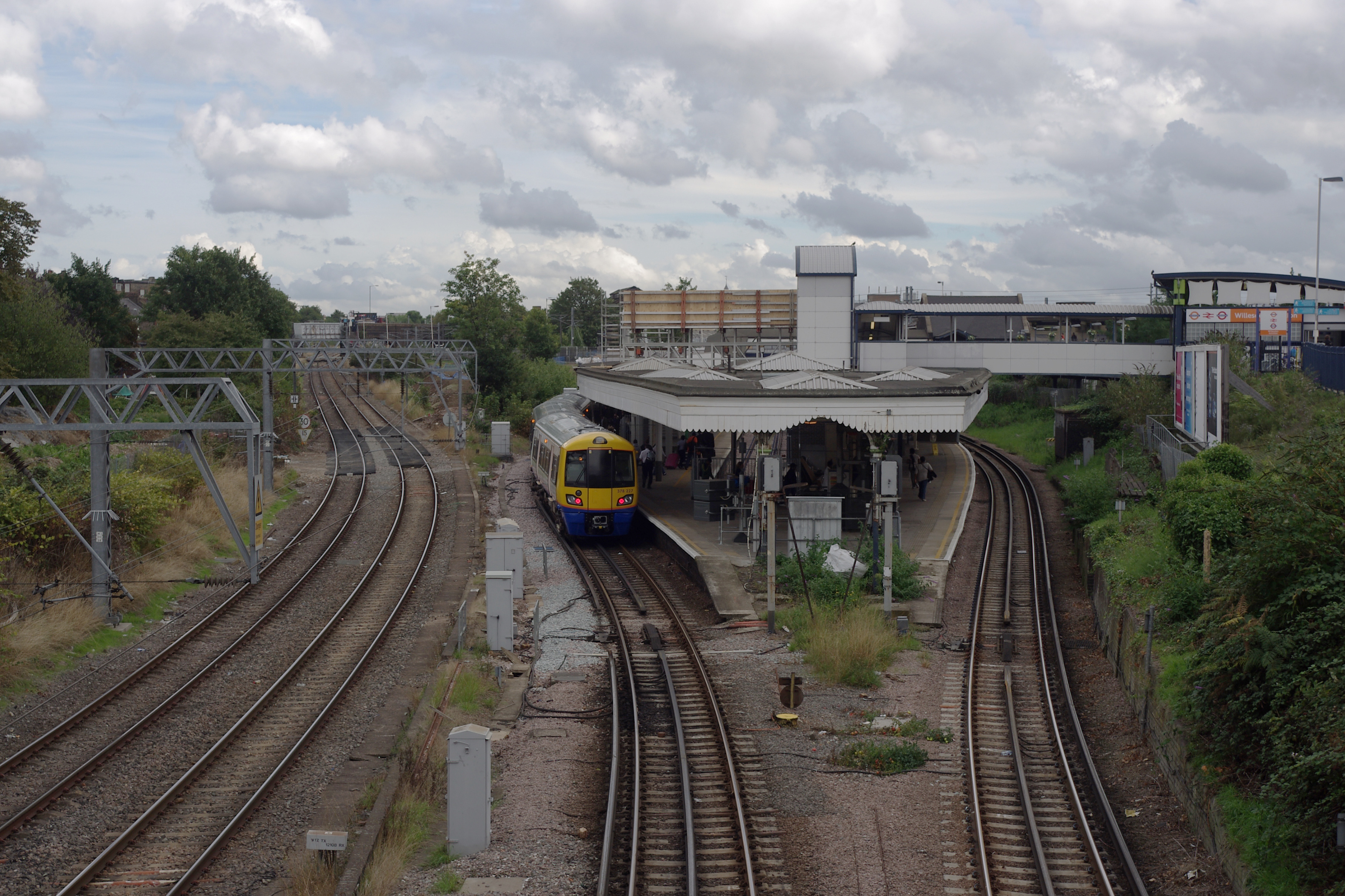 Willesden Junction station MMB 31 378227