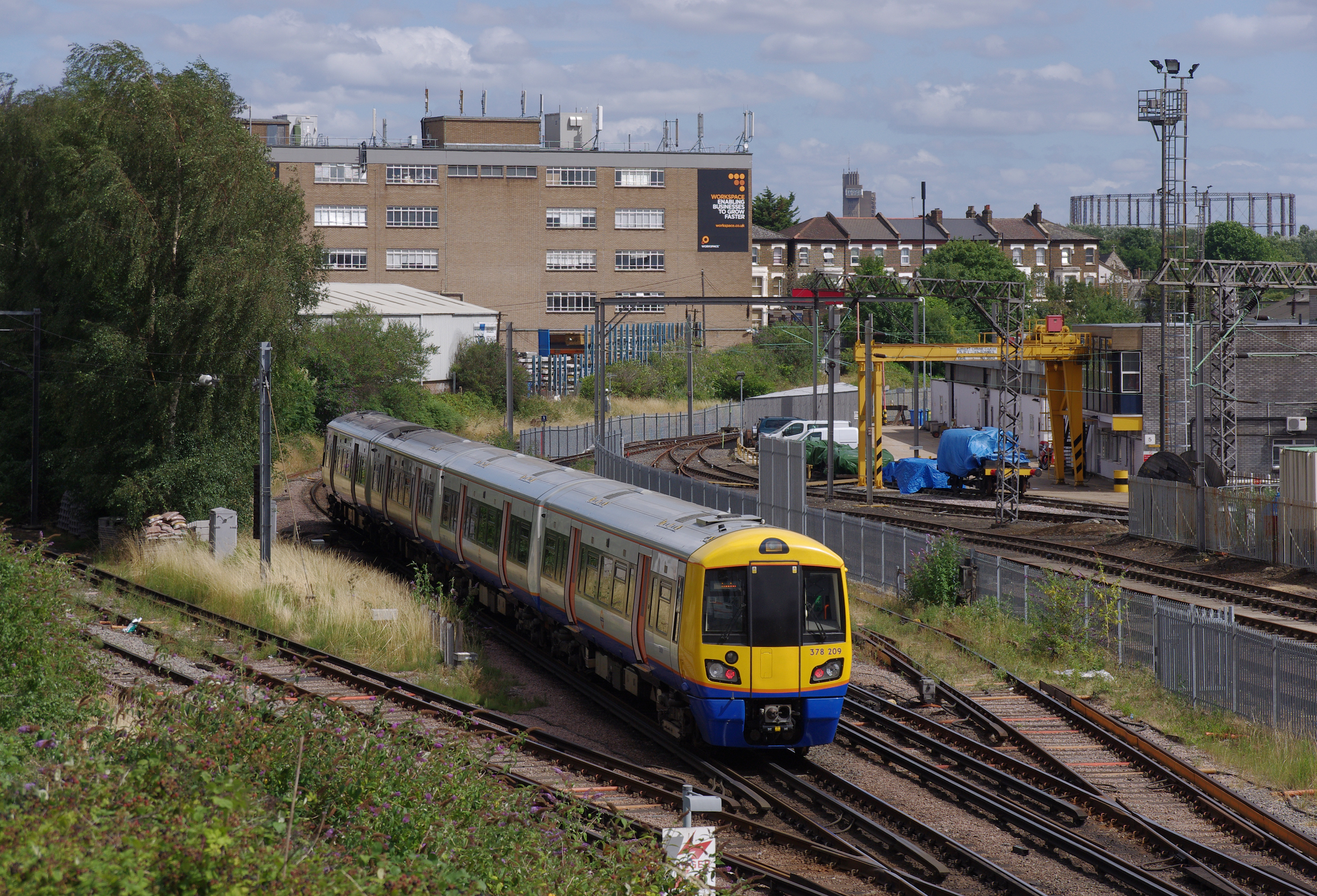 Willesden Junction station MMB 51 378209