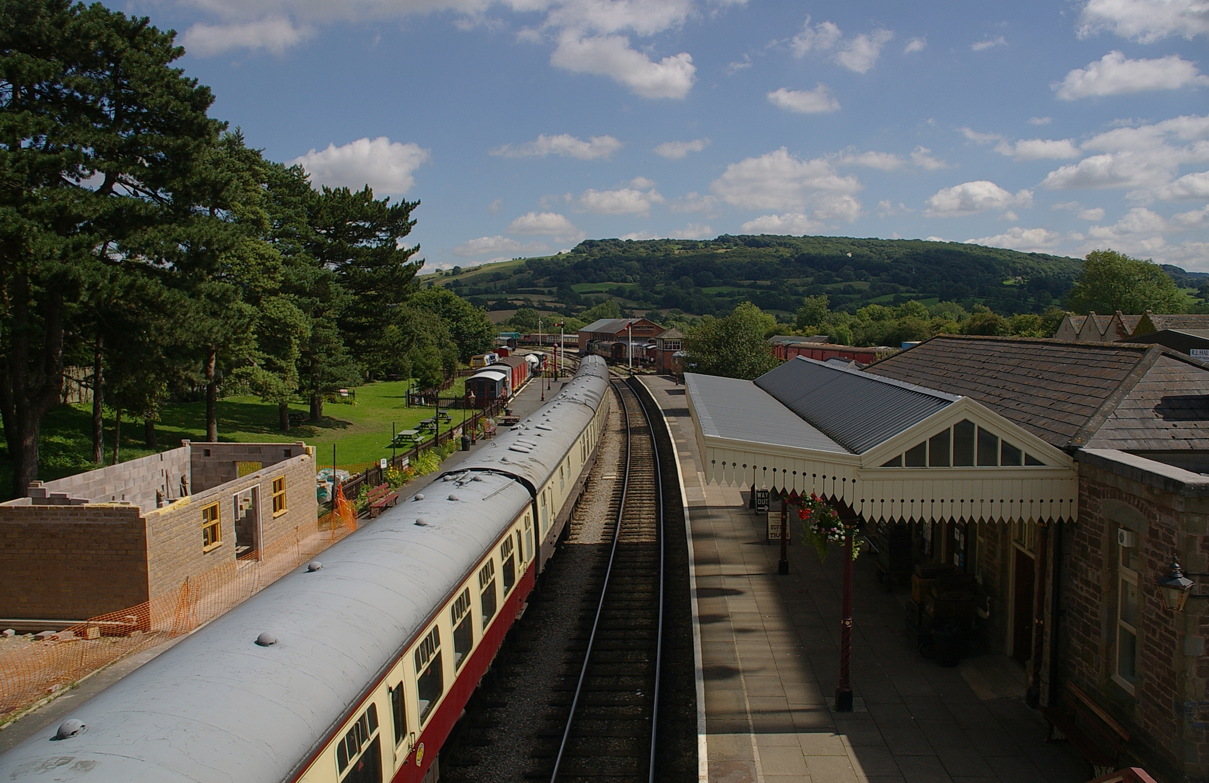 Winchcombe railway station MMB 05