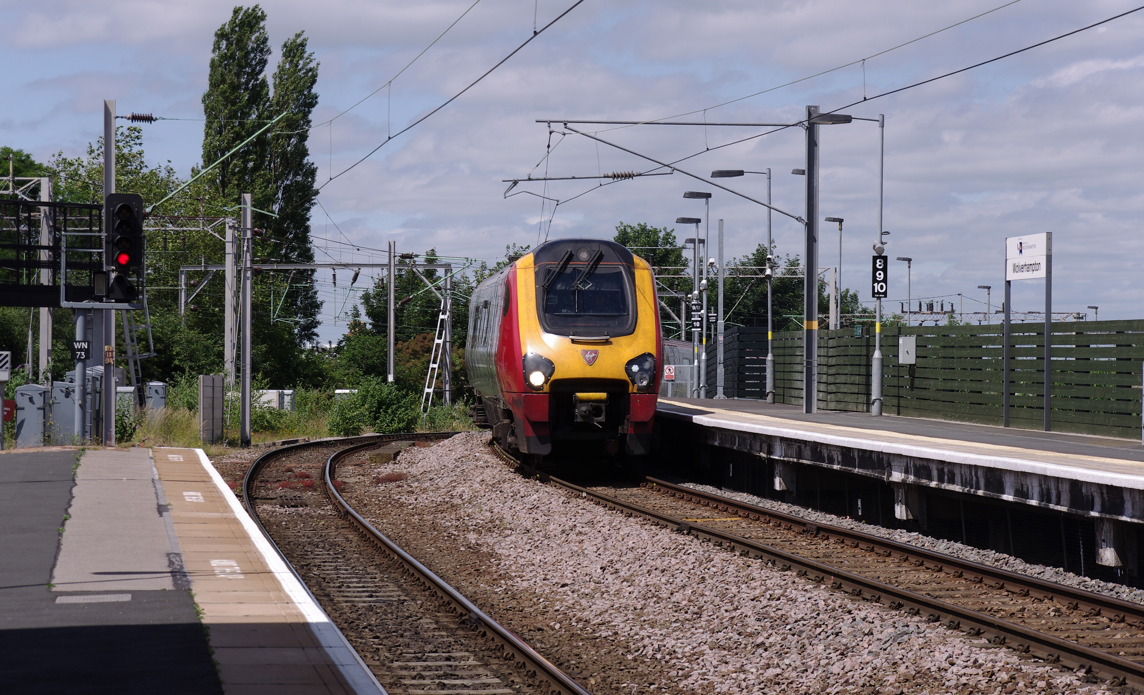 Wolverhampton railway station MMB 11 221111