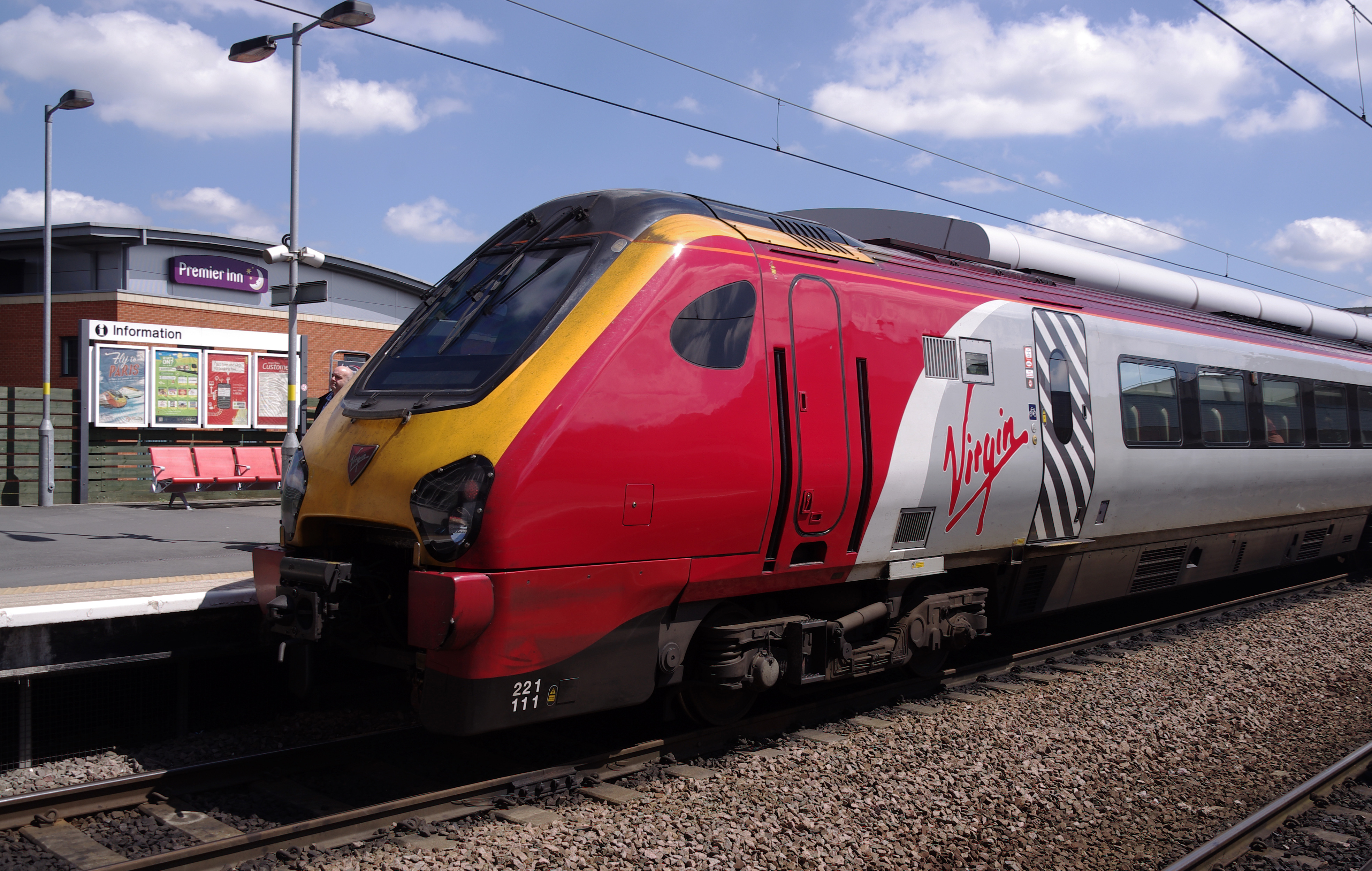 Wolverhampton railway station MMB 12 221111