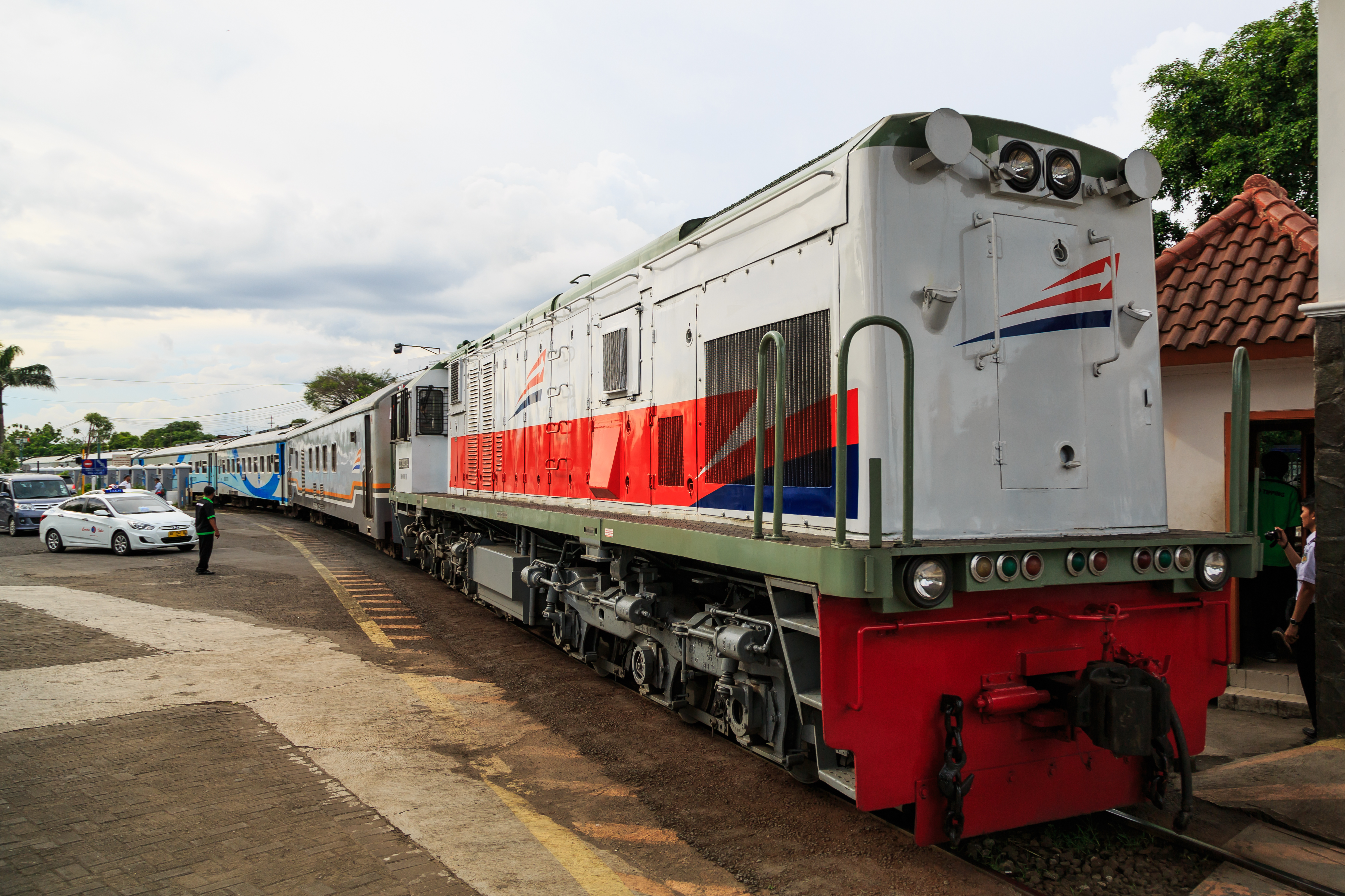 Yogyakarta Indonesia Train-at-Tugu-Railway-Station-04