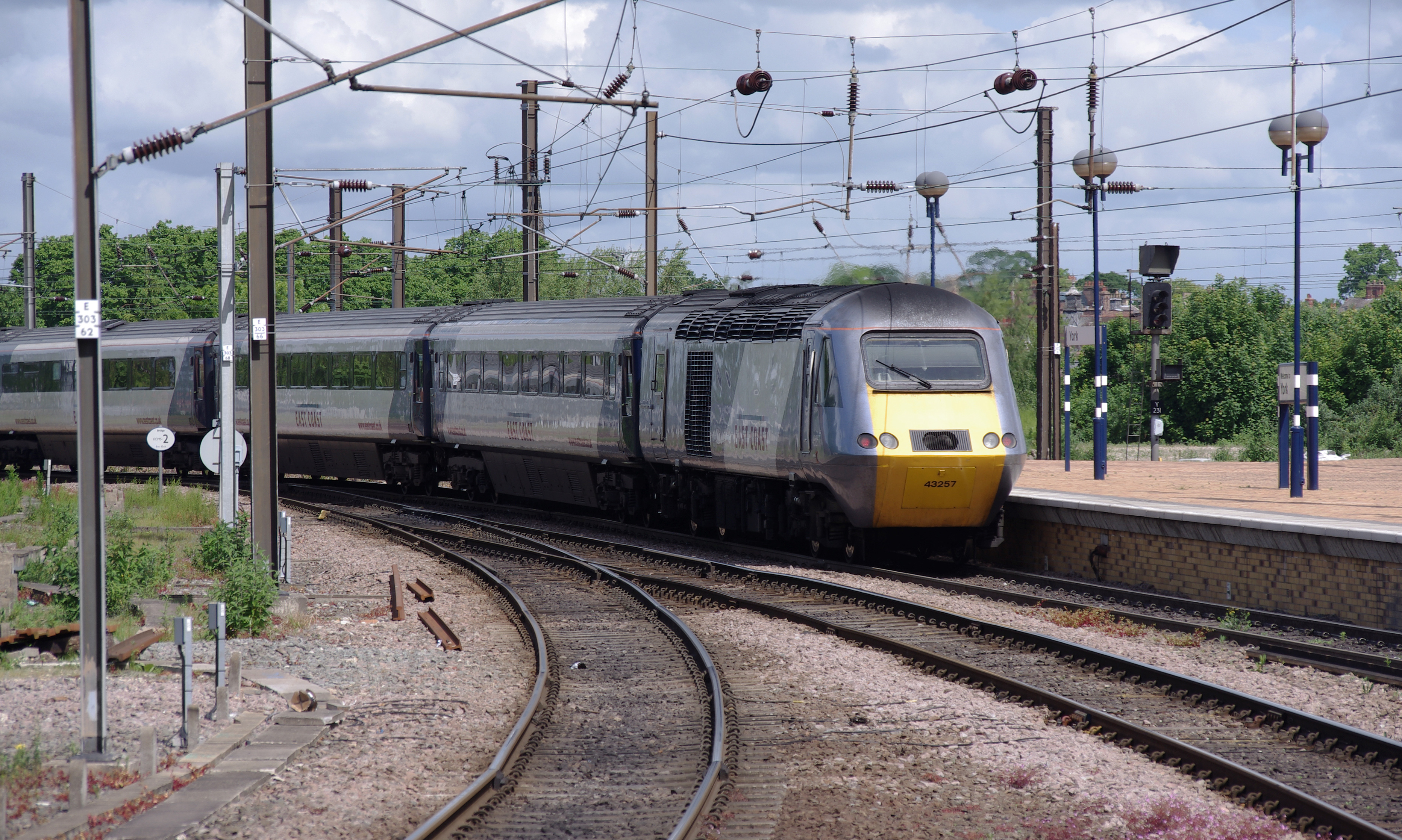 York railway station MMB 43 43257