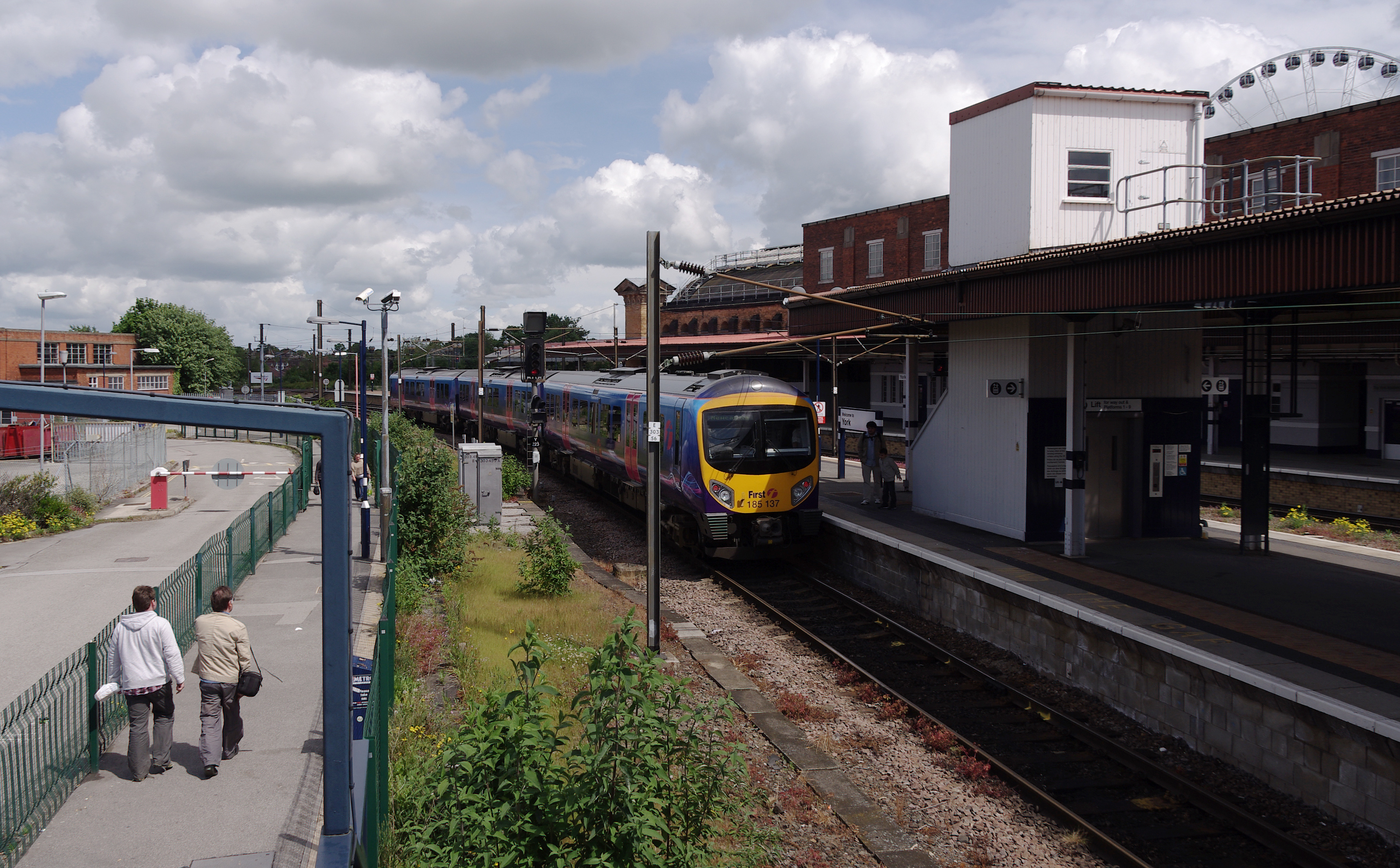York railway station MMB 46 185137